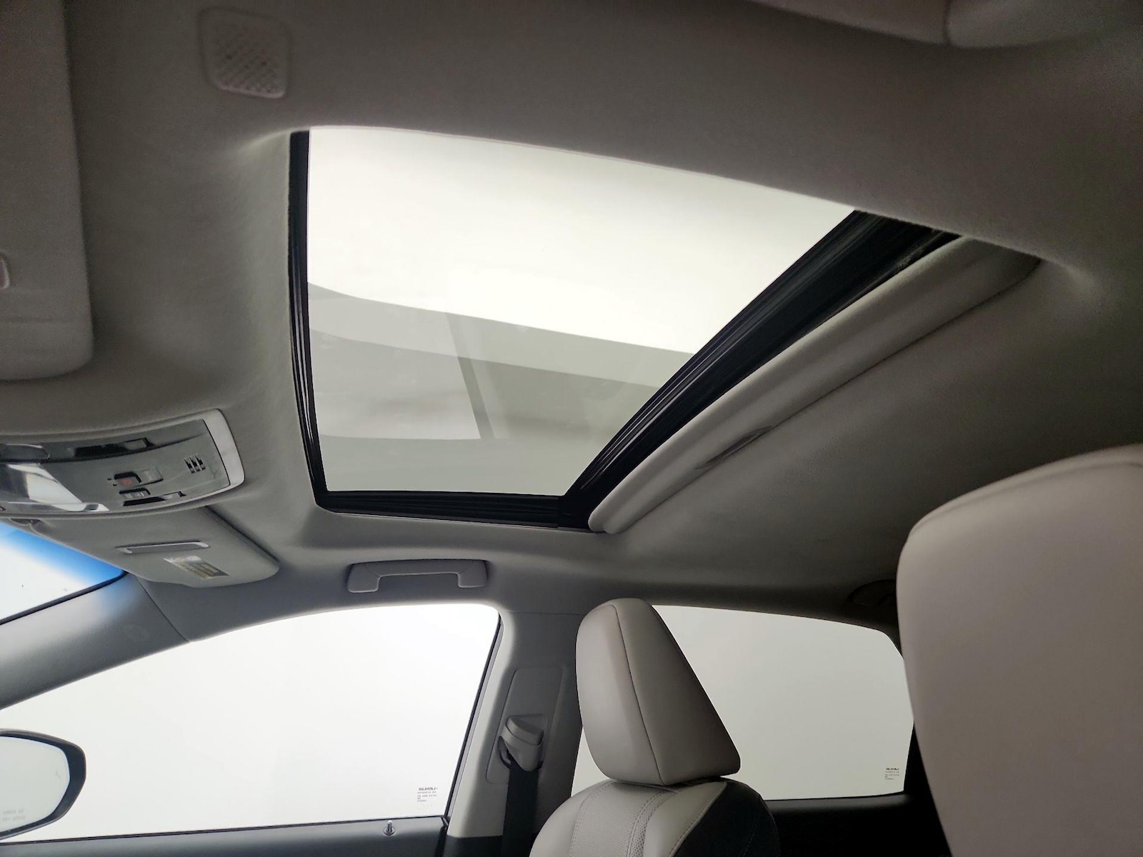 Sunroof(s) & Overhead Airbags