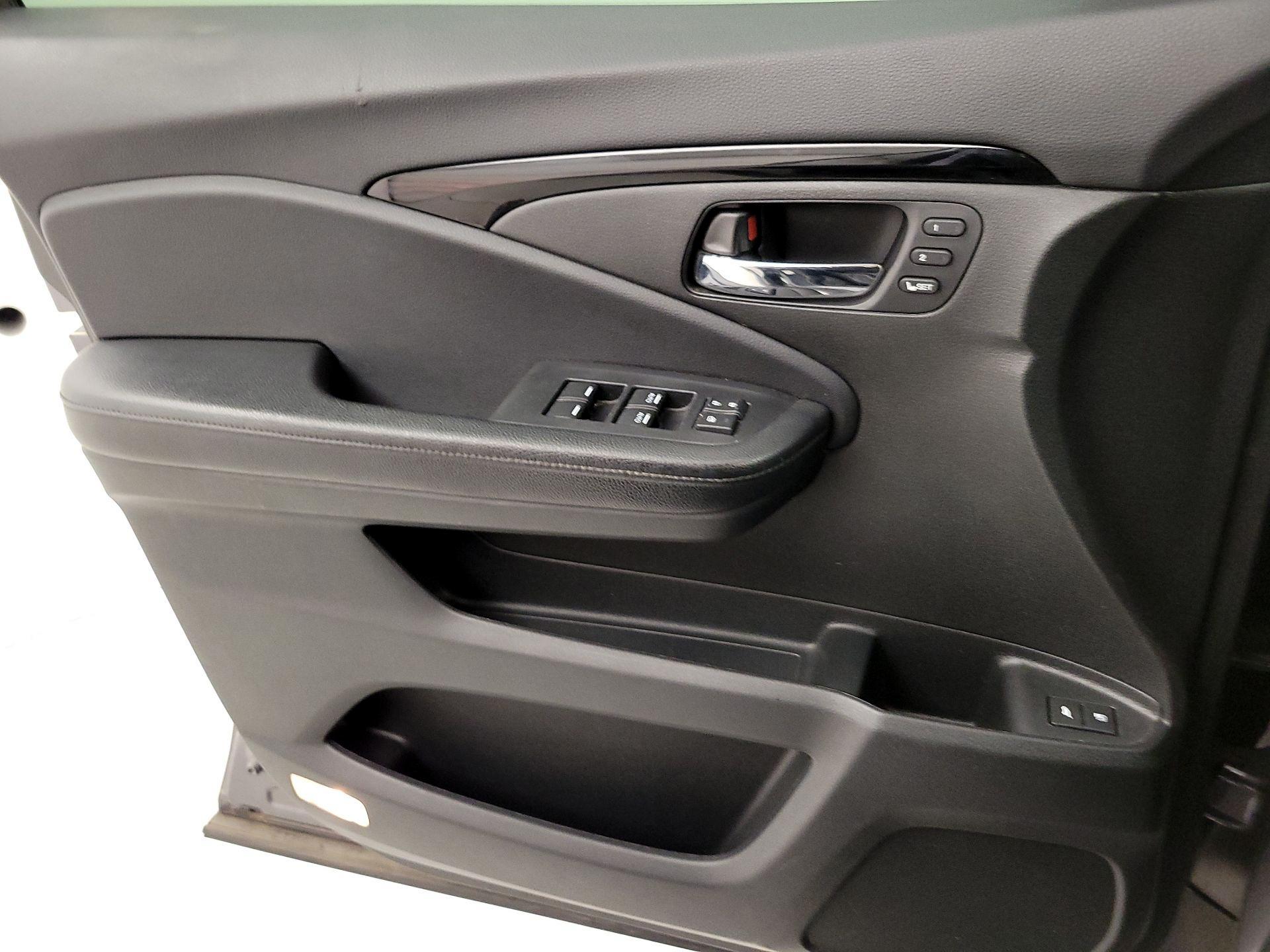 Thumbnail: 2019 Honda Passport - 12