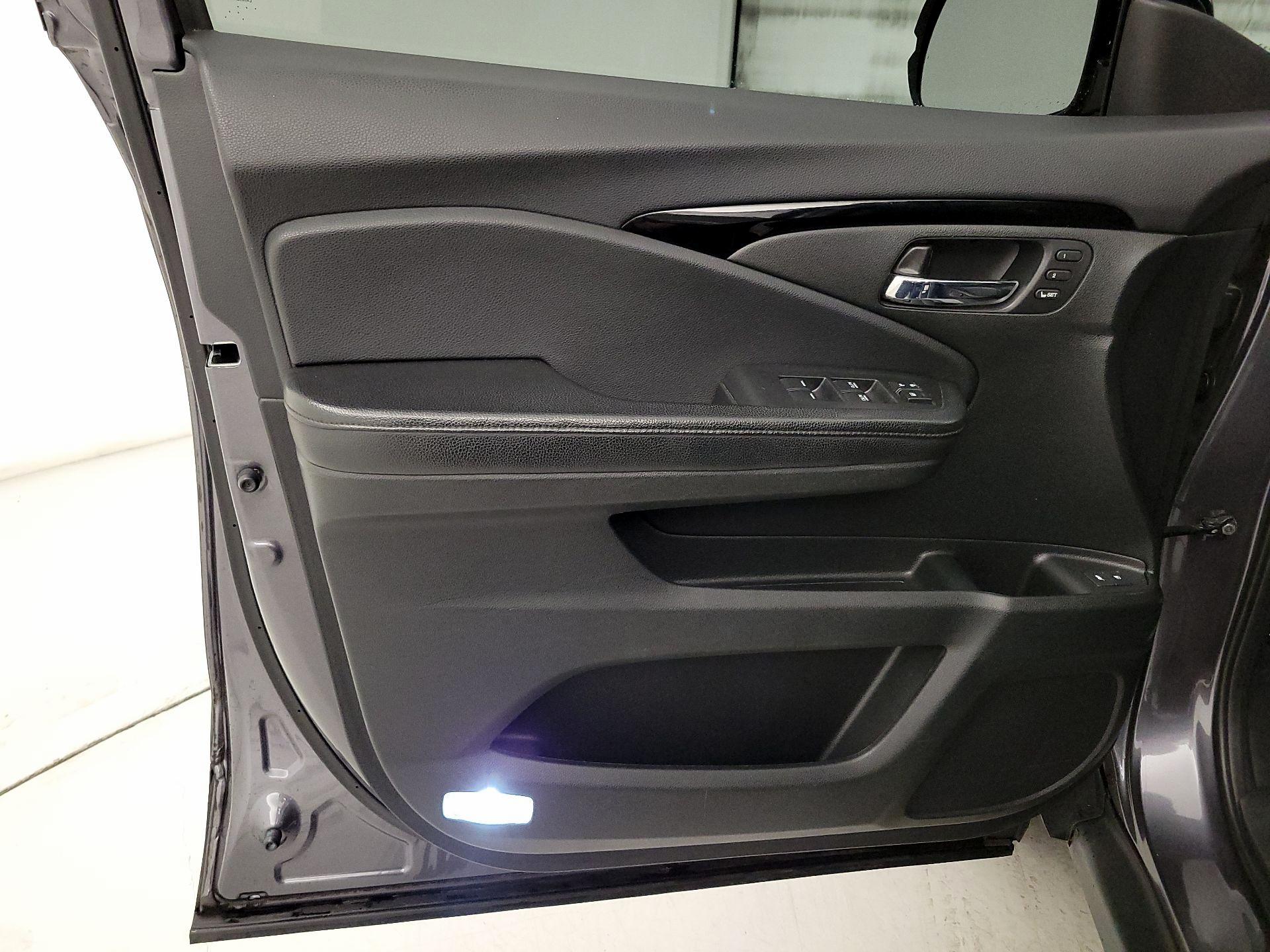 Thumbnail: 2018 Honda Pilot - 12