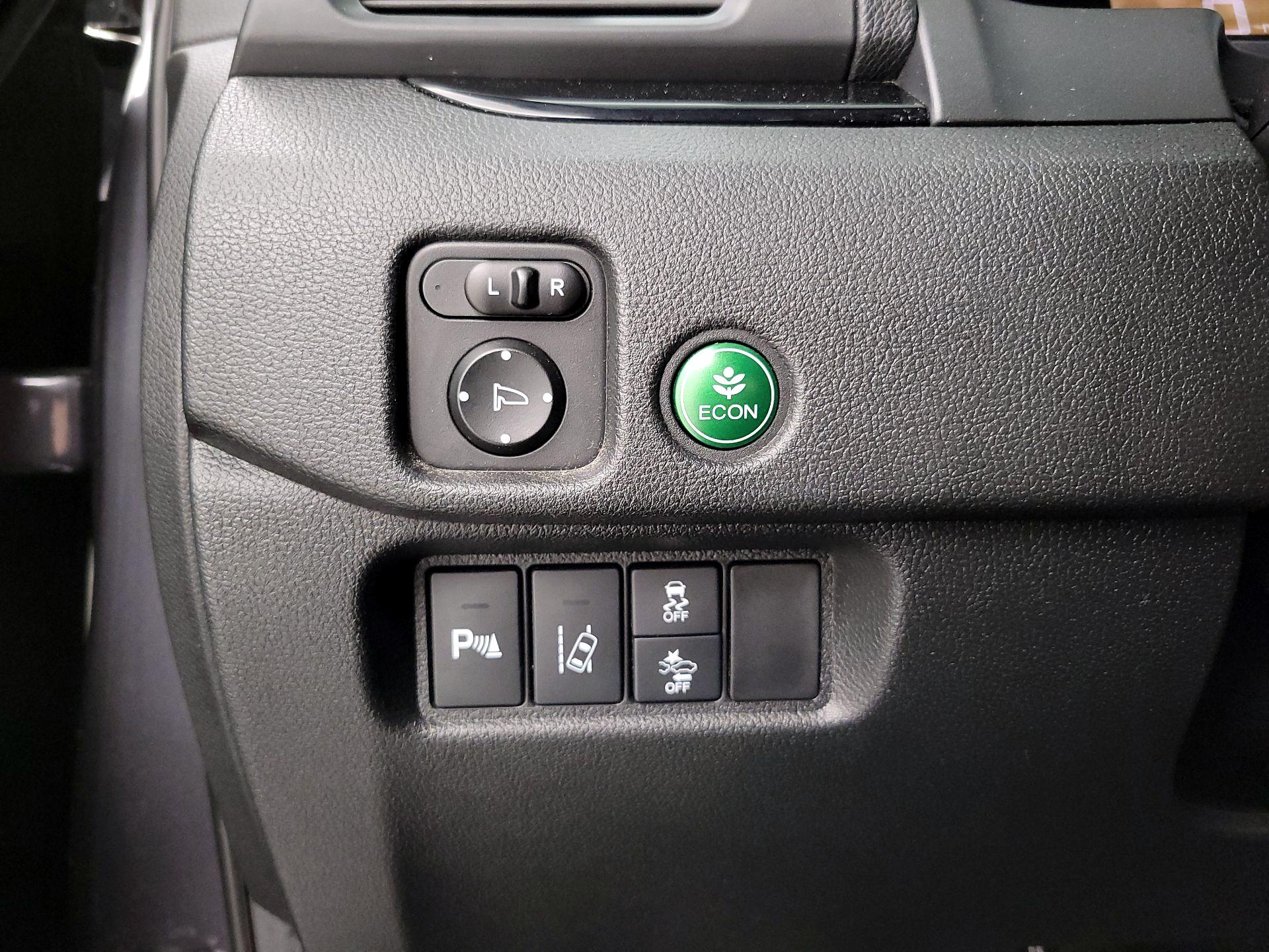 Thumbnail: 2018 Honda Pilot - 13