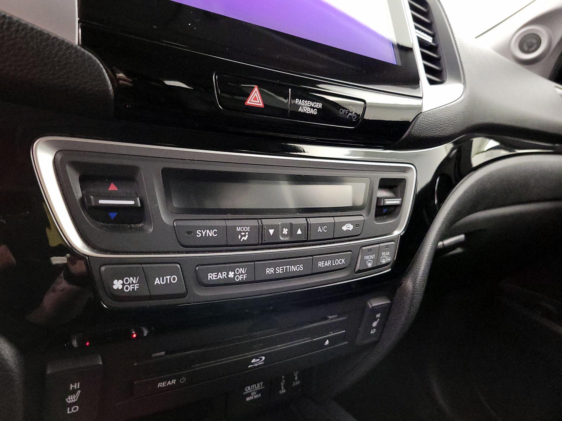 Thumbnail: 2018 Honda Pilot - 17