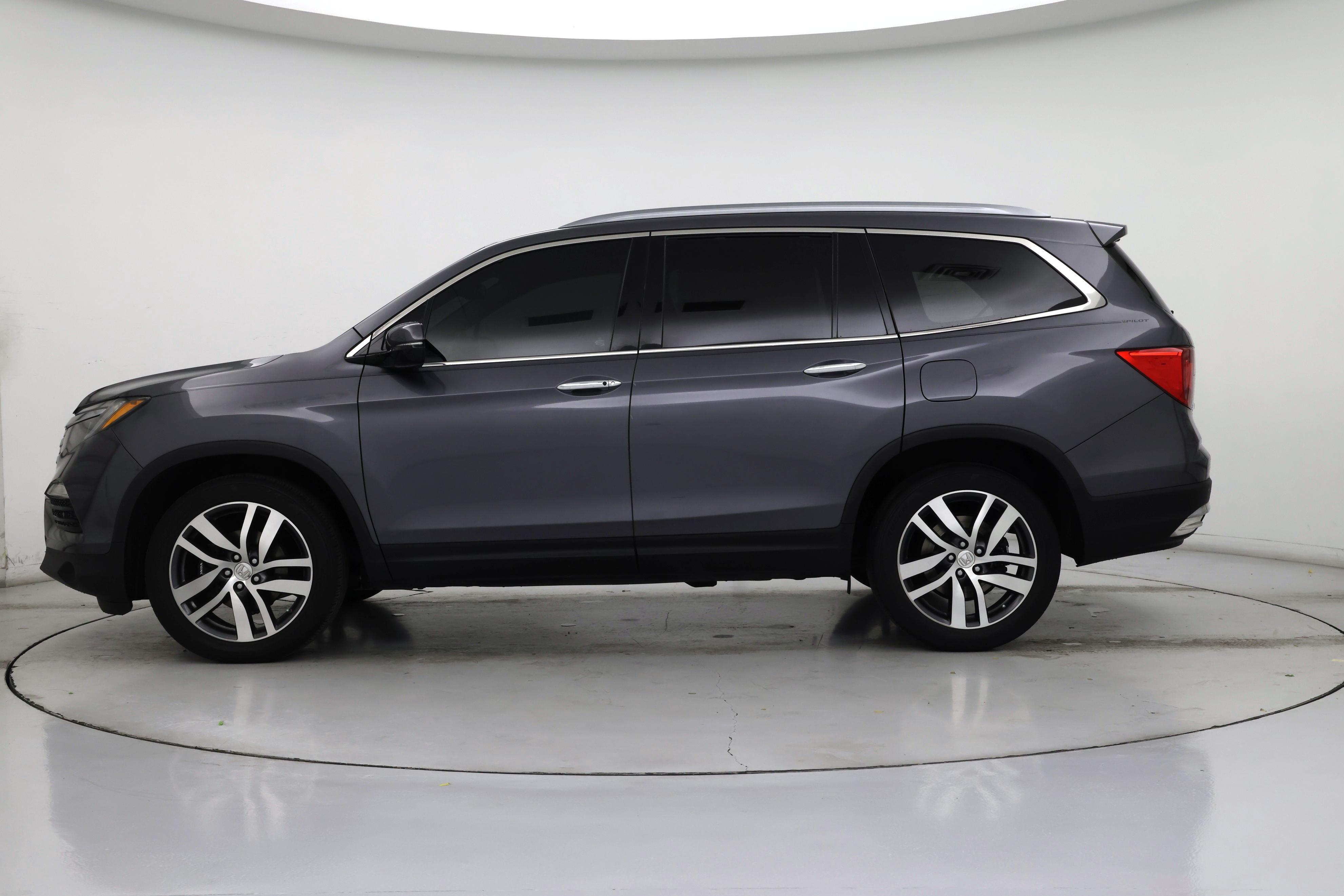 Thumbnail: 2018 Honda Pilot - 3