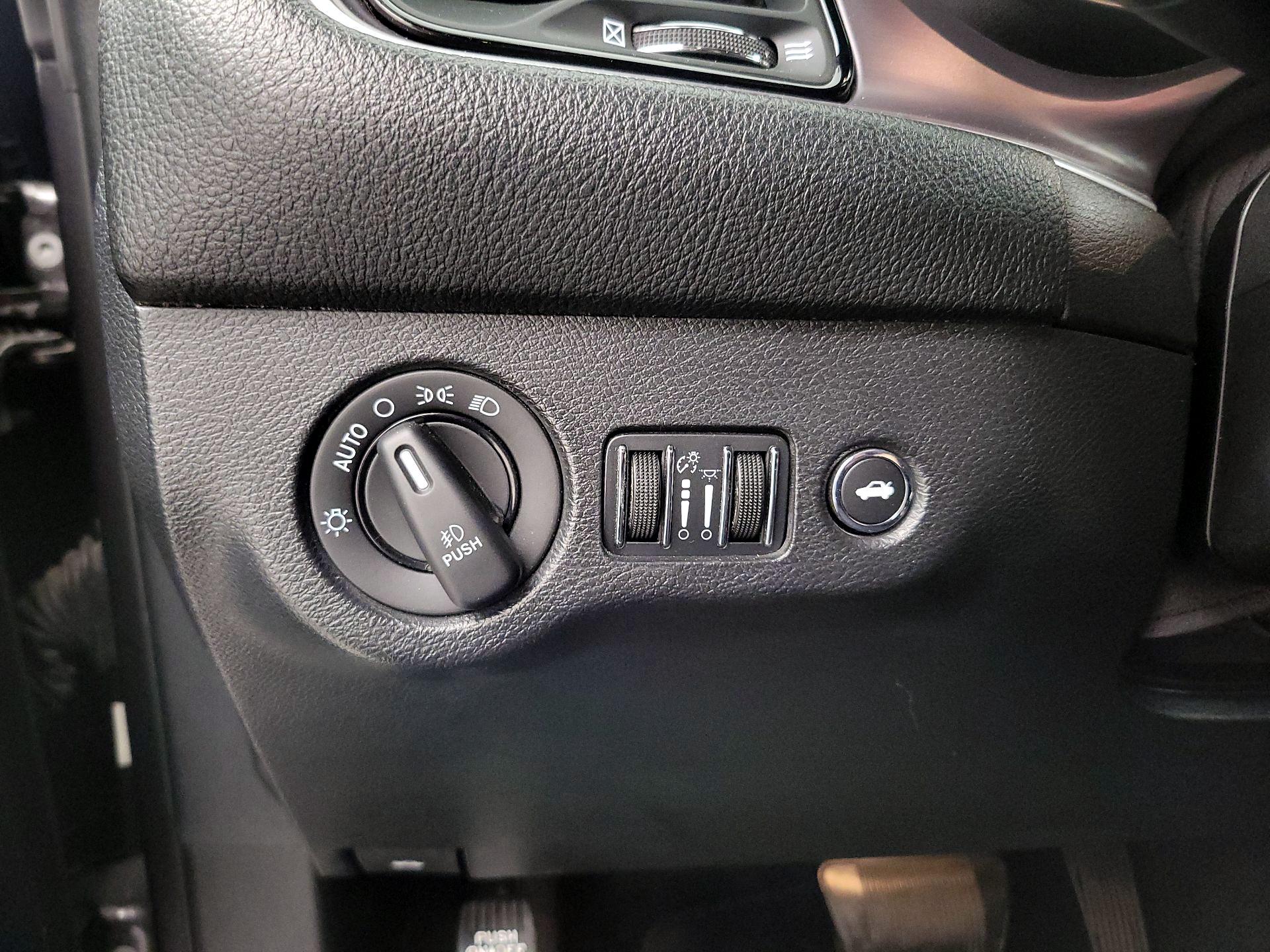 Thumbnail: 2016 Dodge Challenger - 13