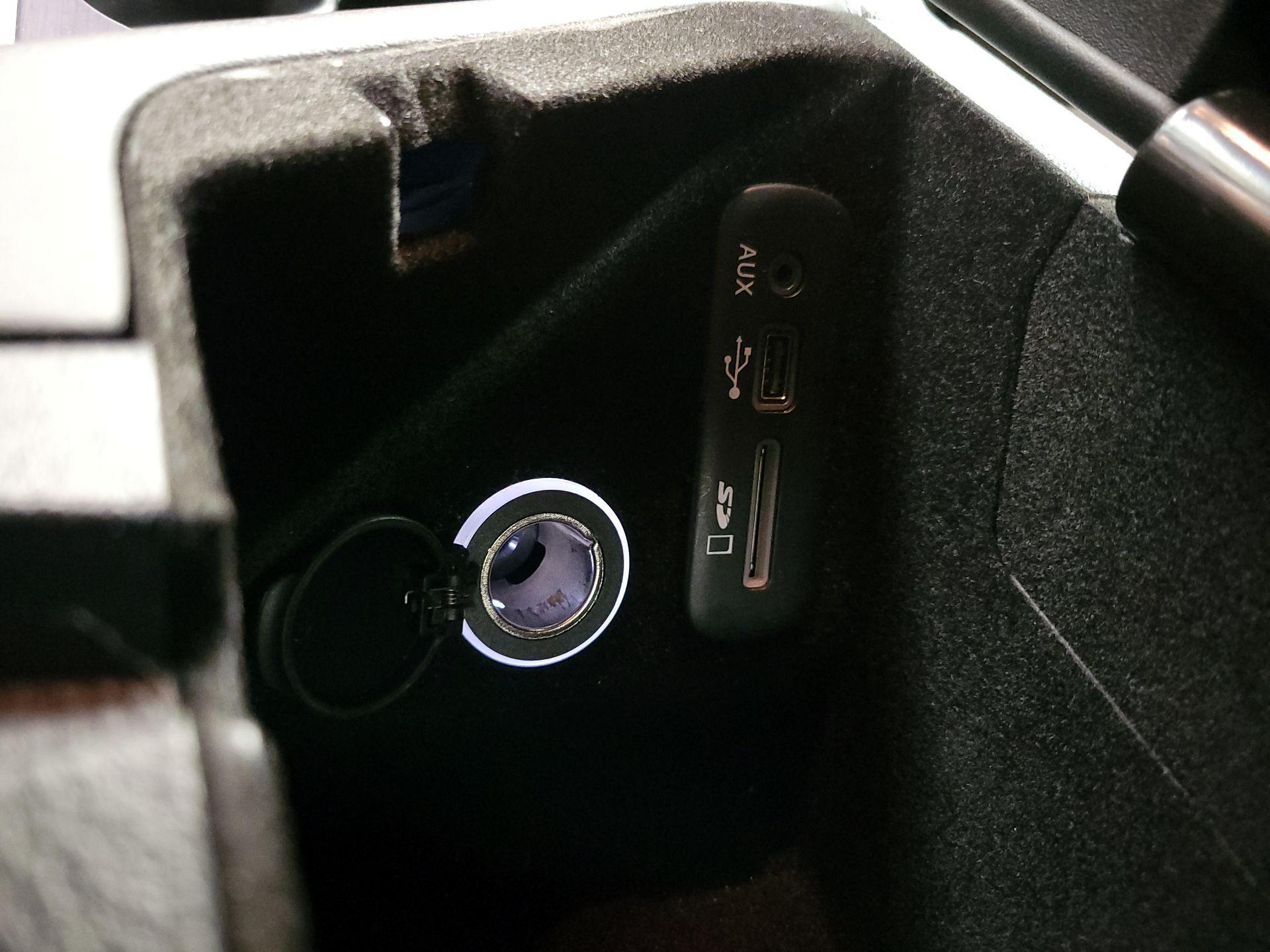 Thumbnail: 2016 Dodge Challenger - 18