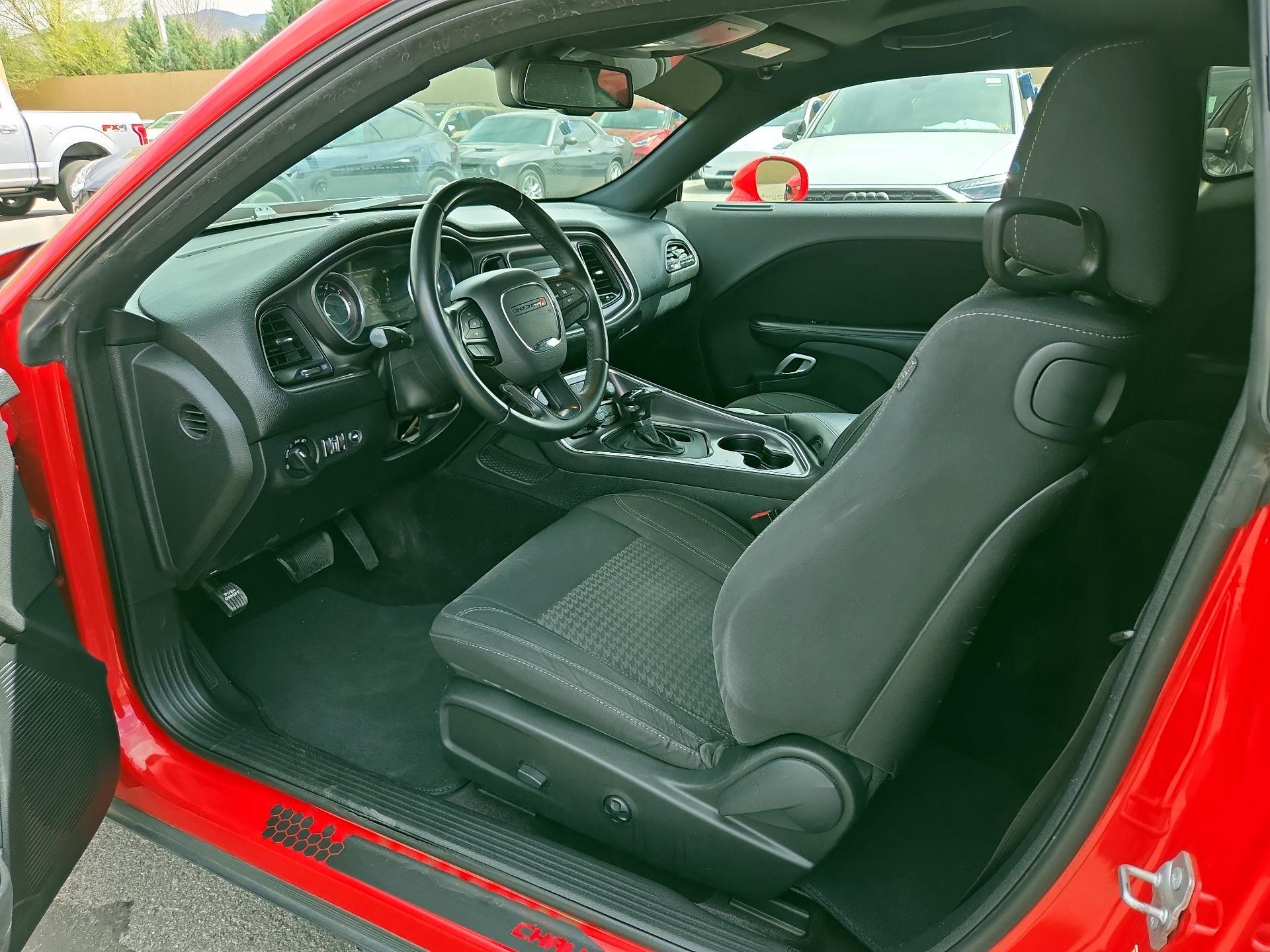 Thumbnail: 2016 Dodge Challenger - 9