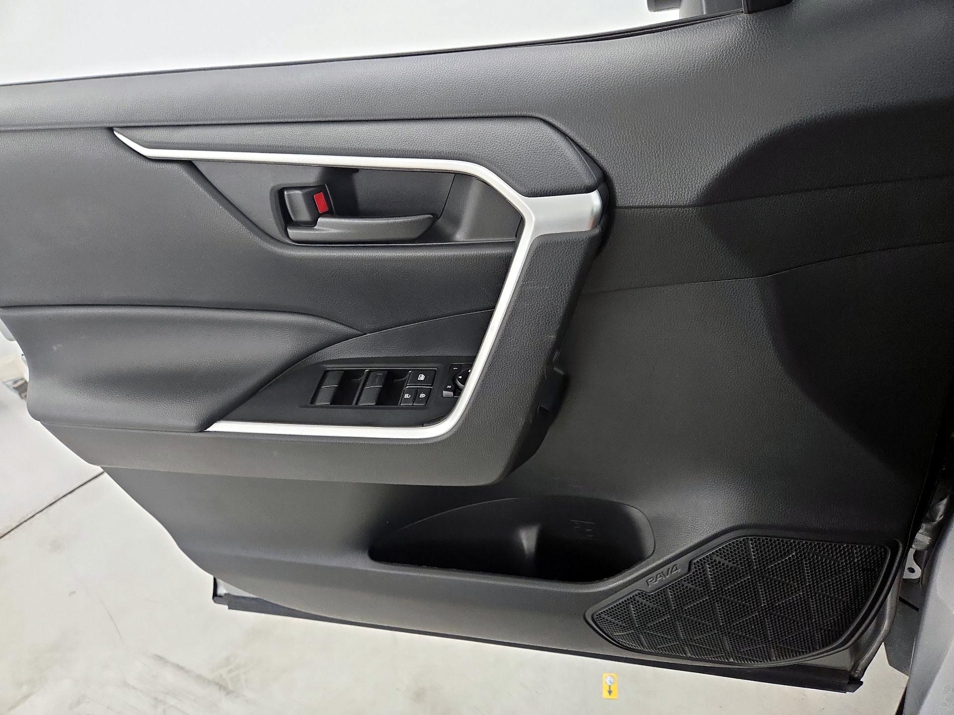 Thumbnail: 2022 Toyota RAV4 - 12