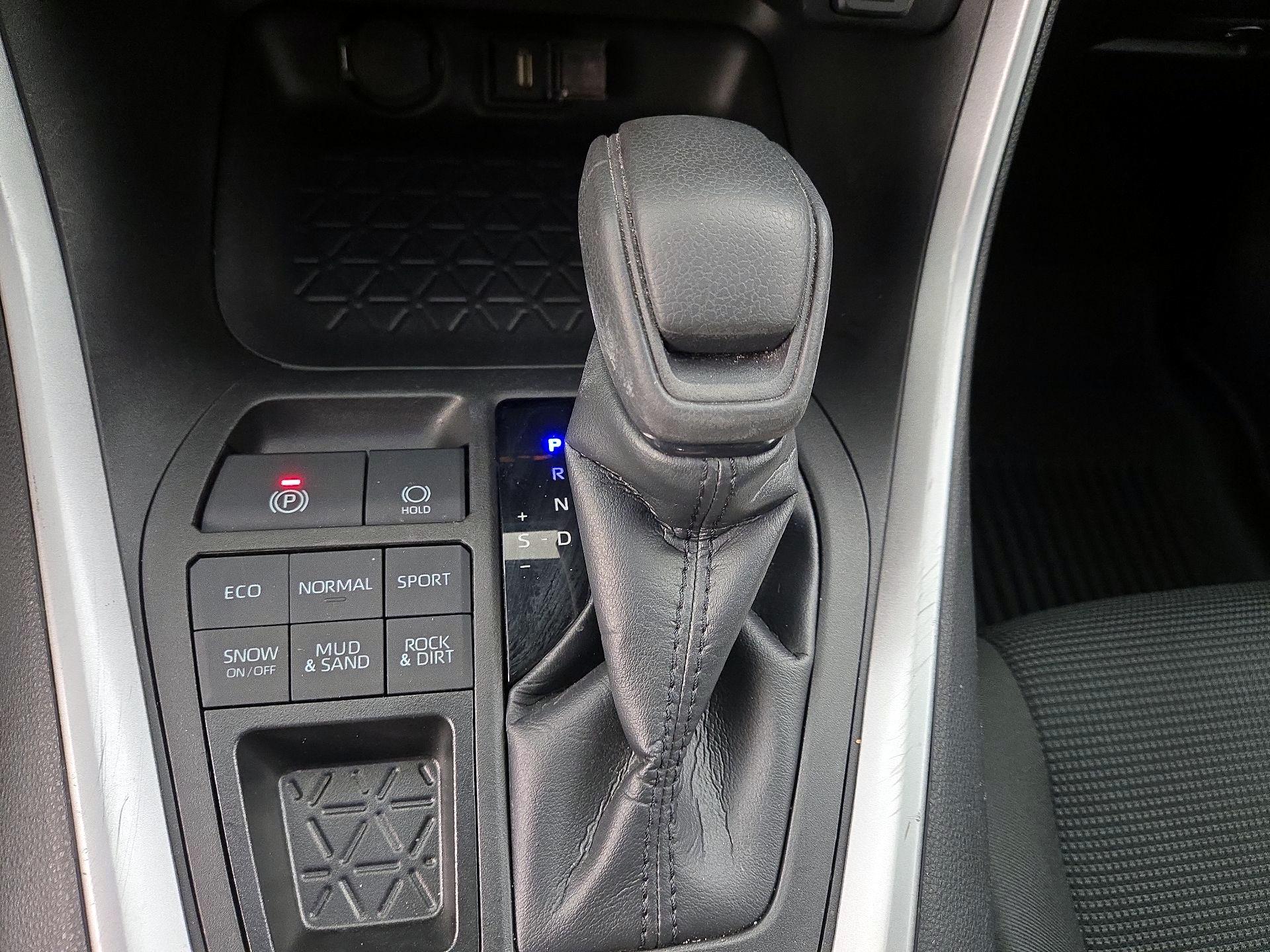 Thumbnail: 2022 Toyota RAV4 - 17