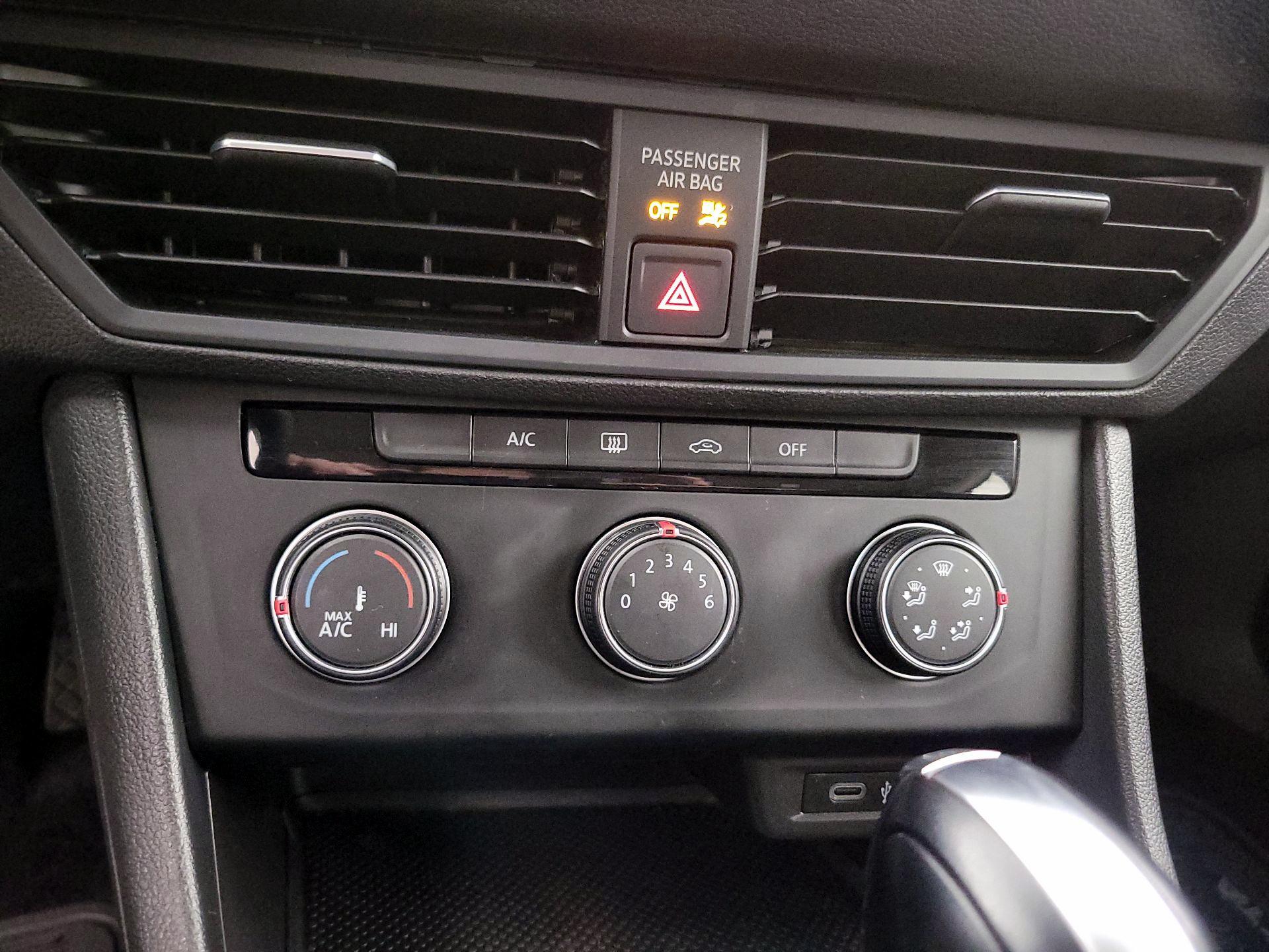 Thumbnail: 2021 Volkswagen Jetta - 16