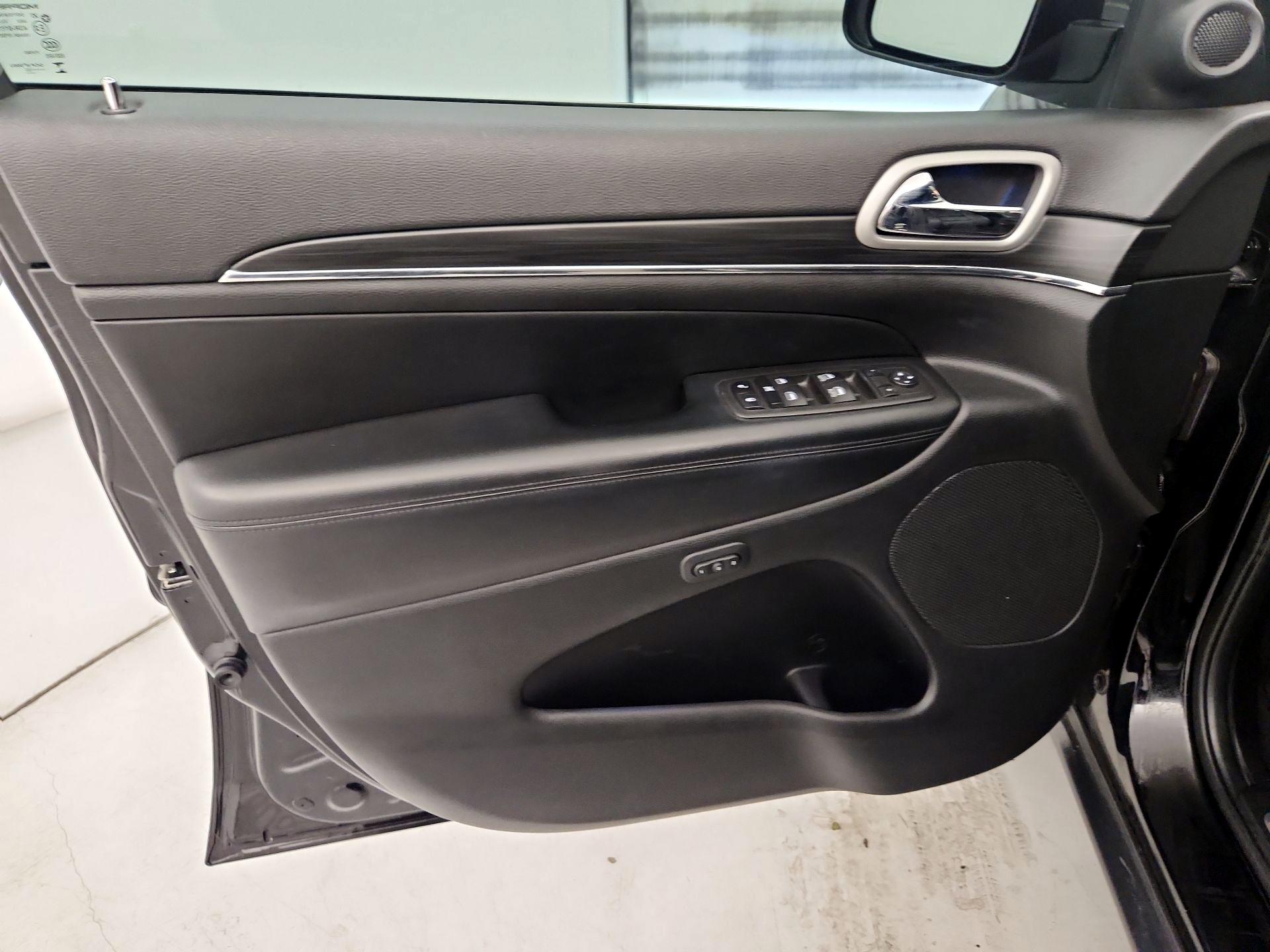 Thumbnail: 2022 Jeep Grand Cherokee - 12