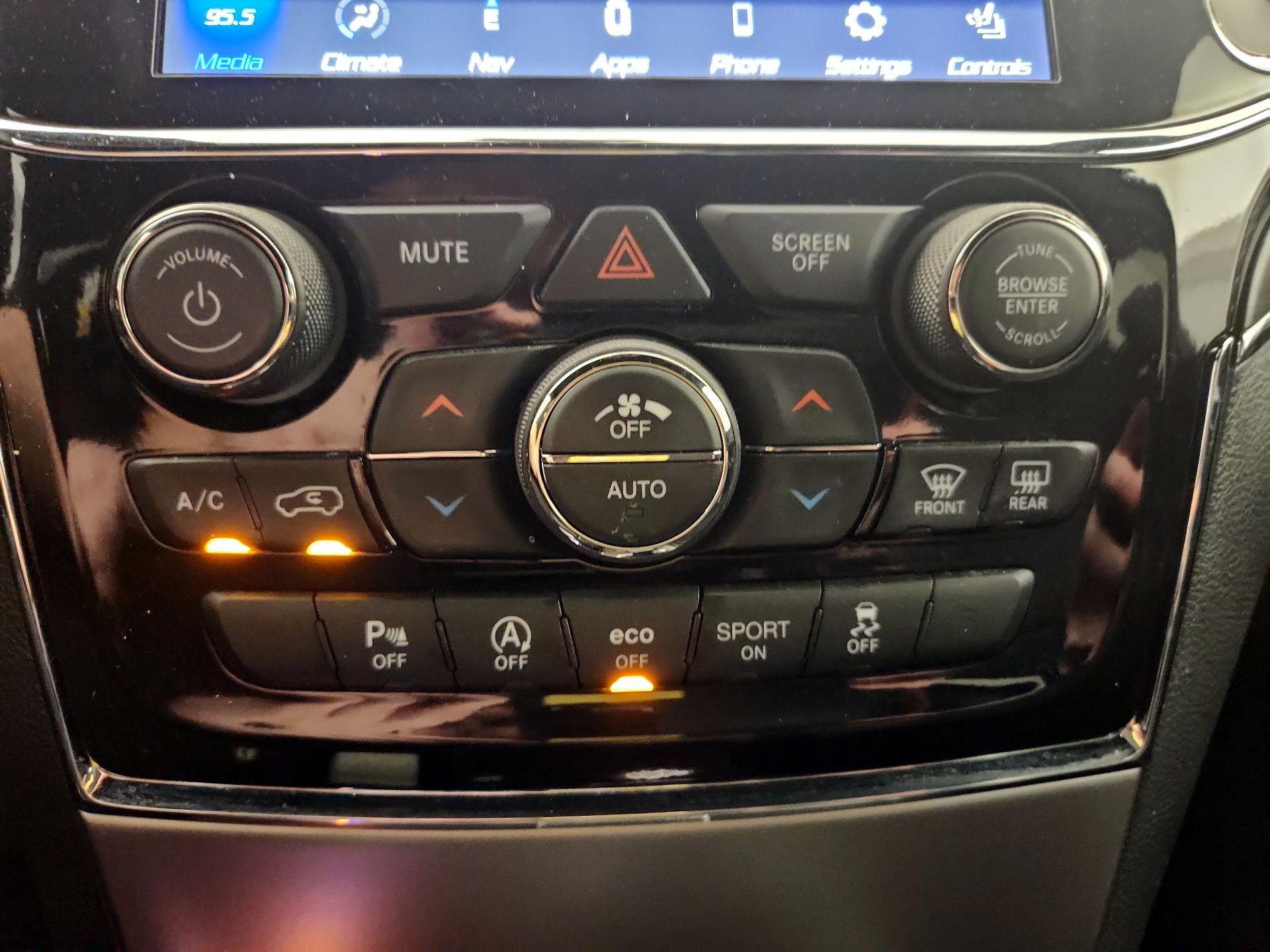 Thumbnail: 2022 Jeep Grand Cherokee - 17