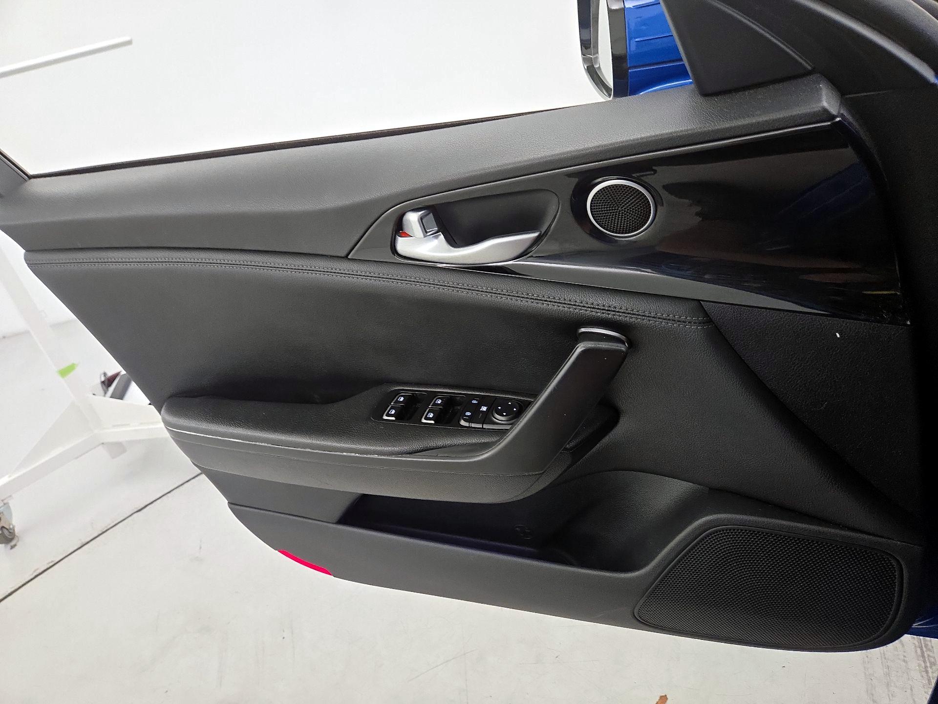 Thumbnail: 2019 Kia Stinger - 12