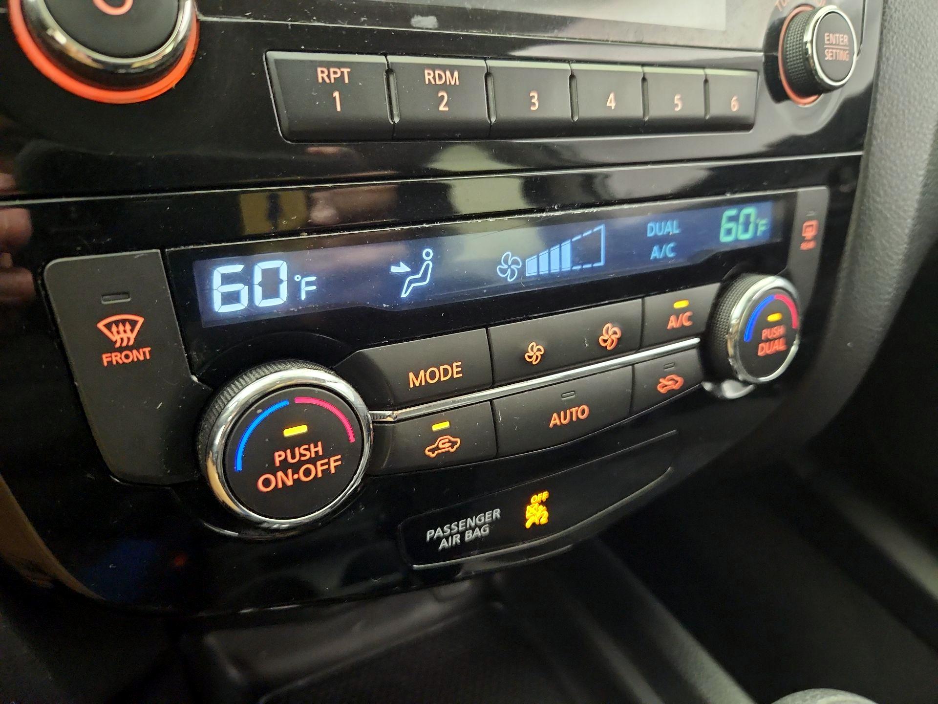 Thumbnail: 2016 Nissan Rogue - 16