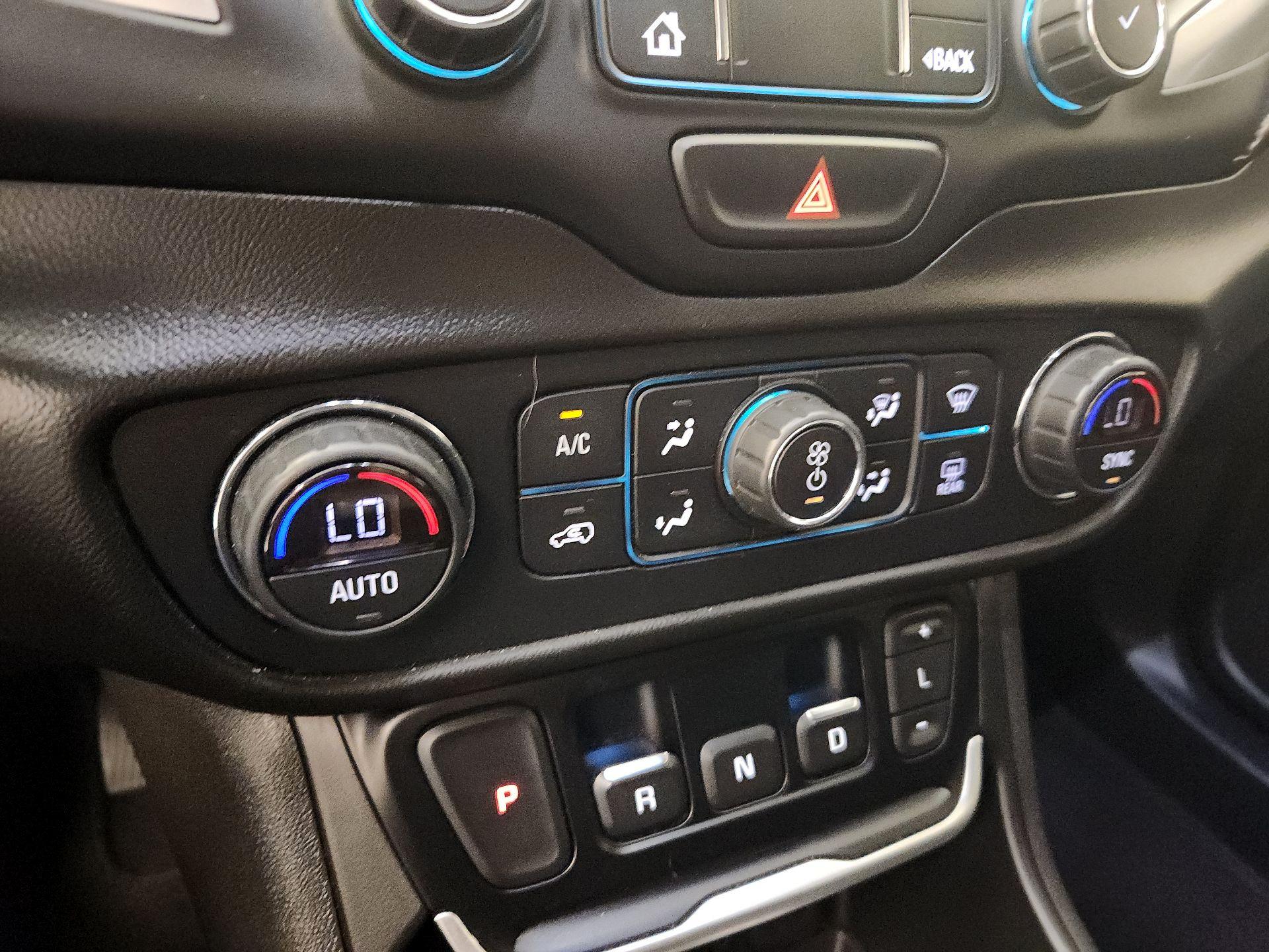 Thumbnail: 2020 GMC Terrain - 16