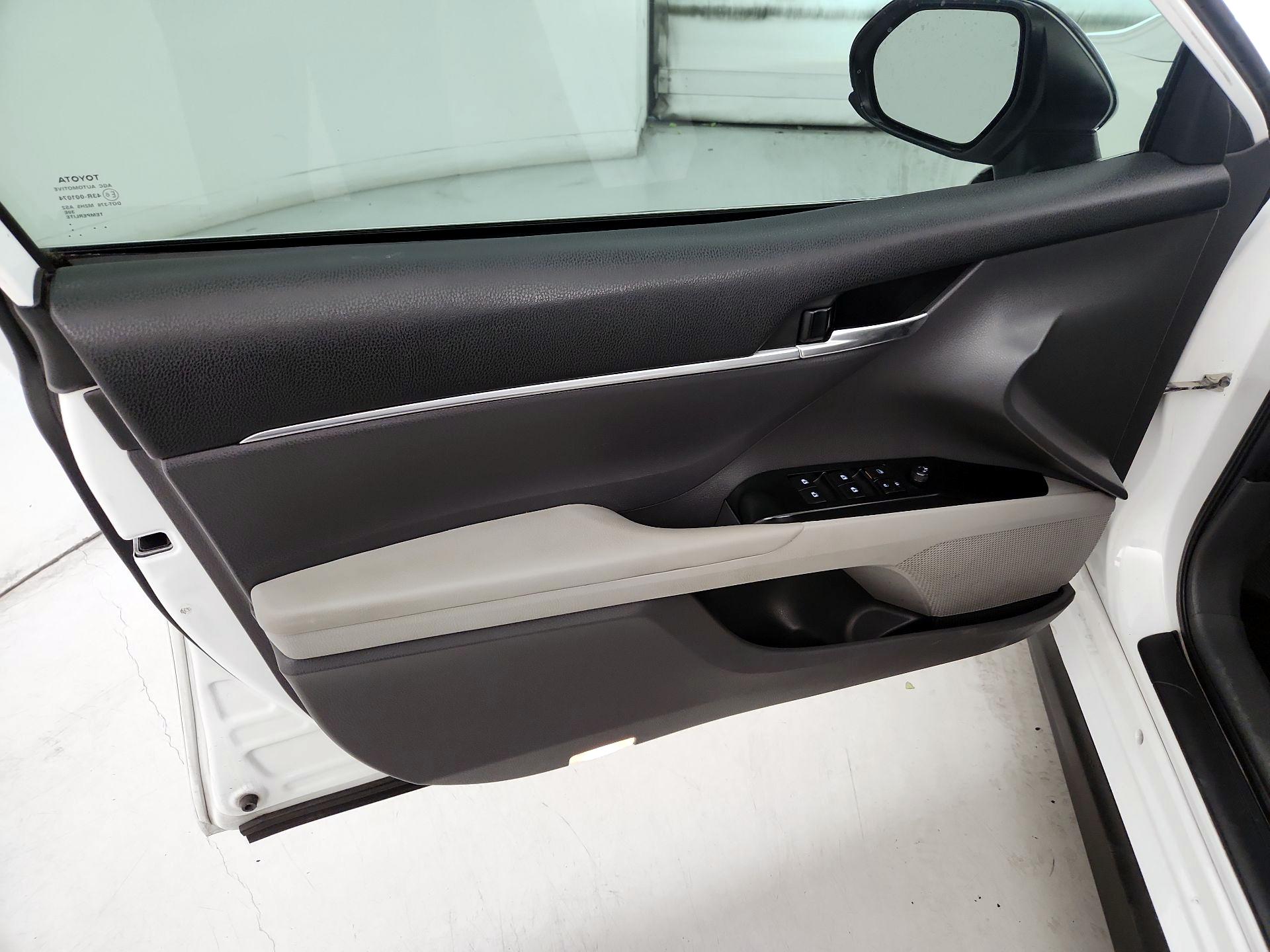 Thumbnail: 2019 Toyota Camry - 12