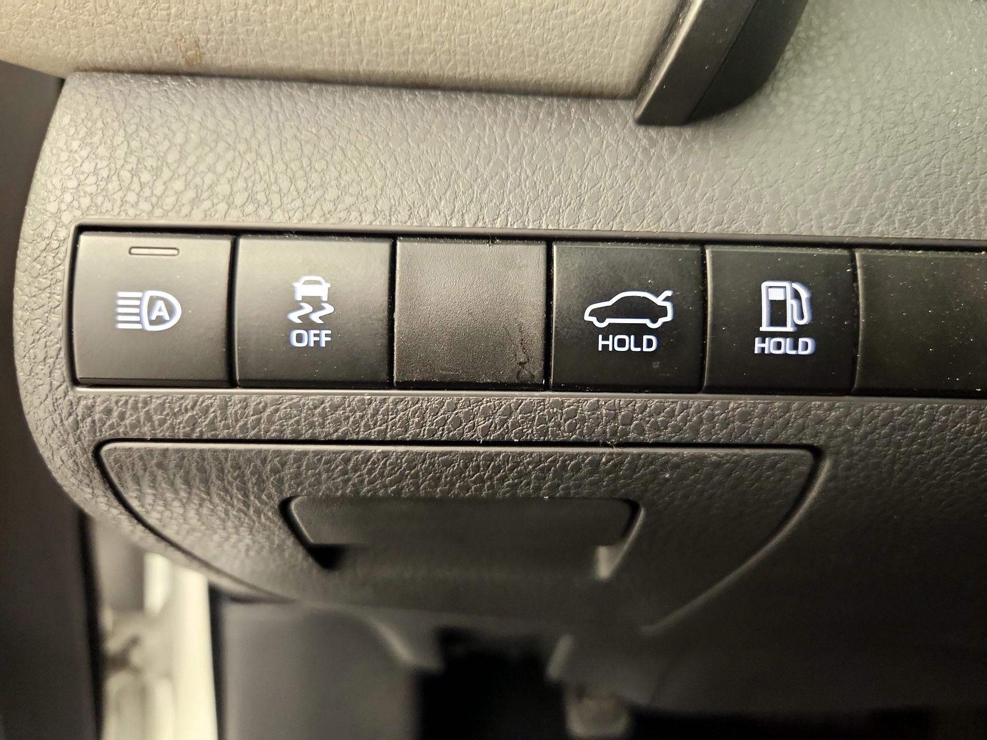Thumbnail: 2019 Toyota Camry - 13
