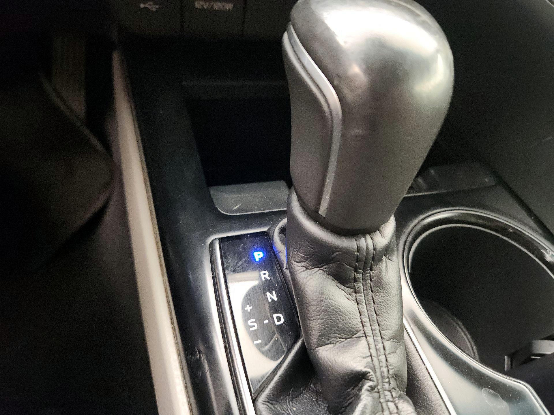 Thumbnail: 2019 Toyota Camry - 17
