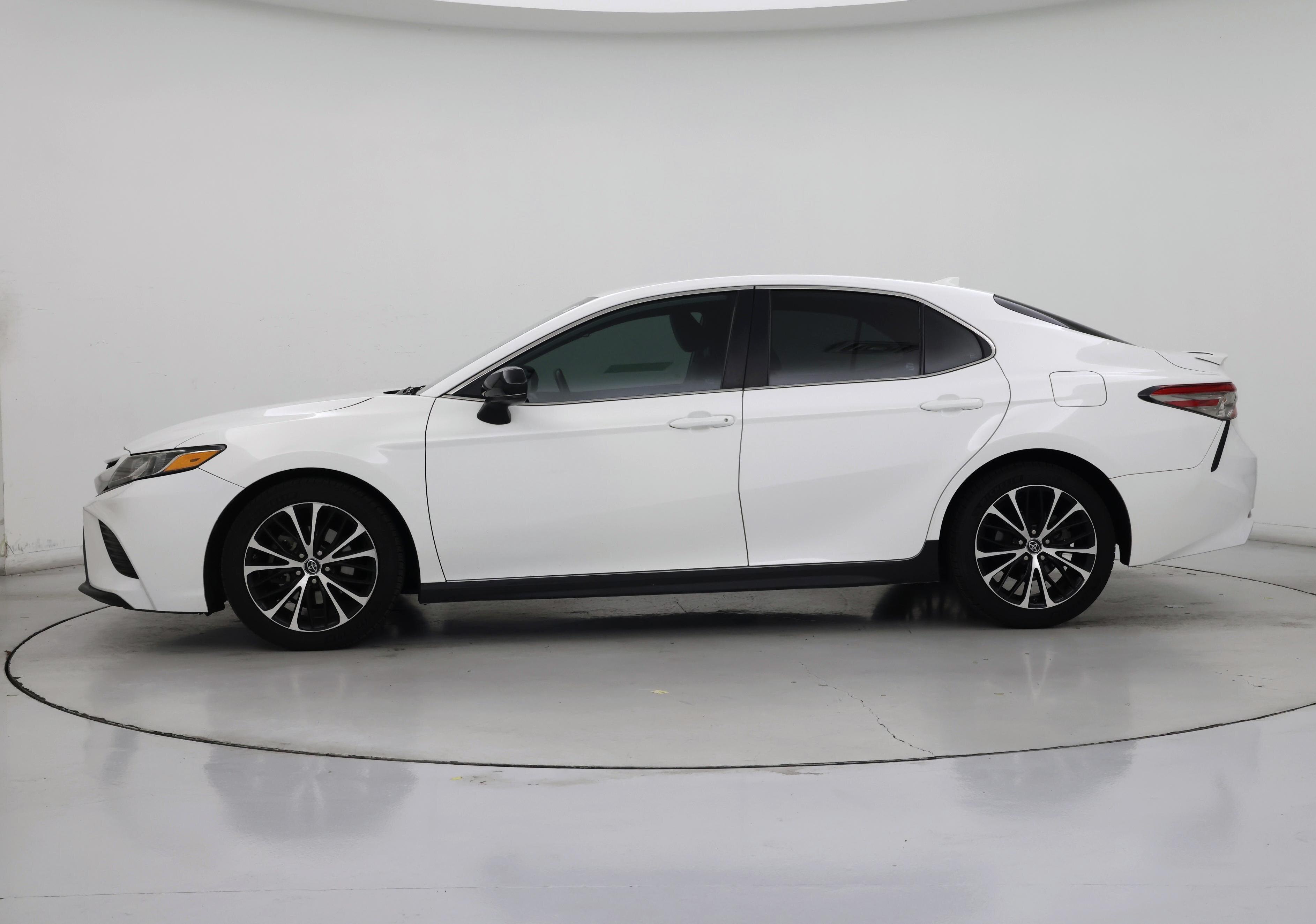 Thumbnail: 2019 Toyota Camry - 3