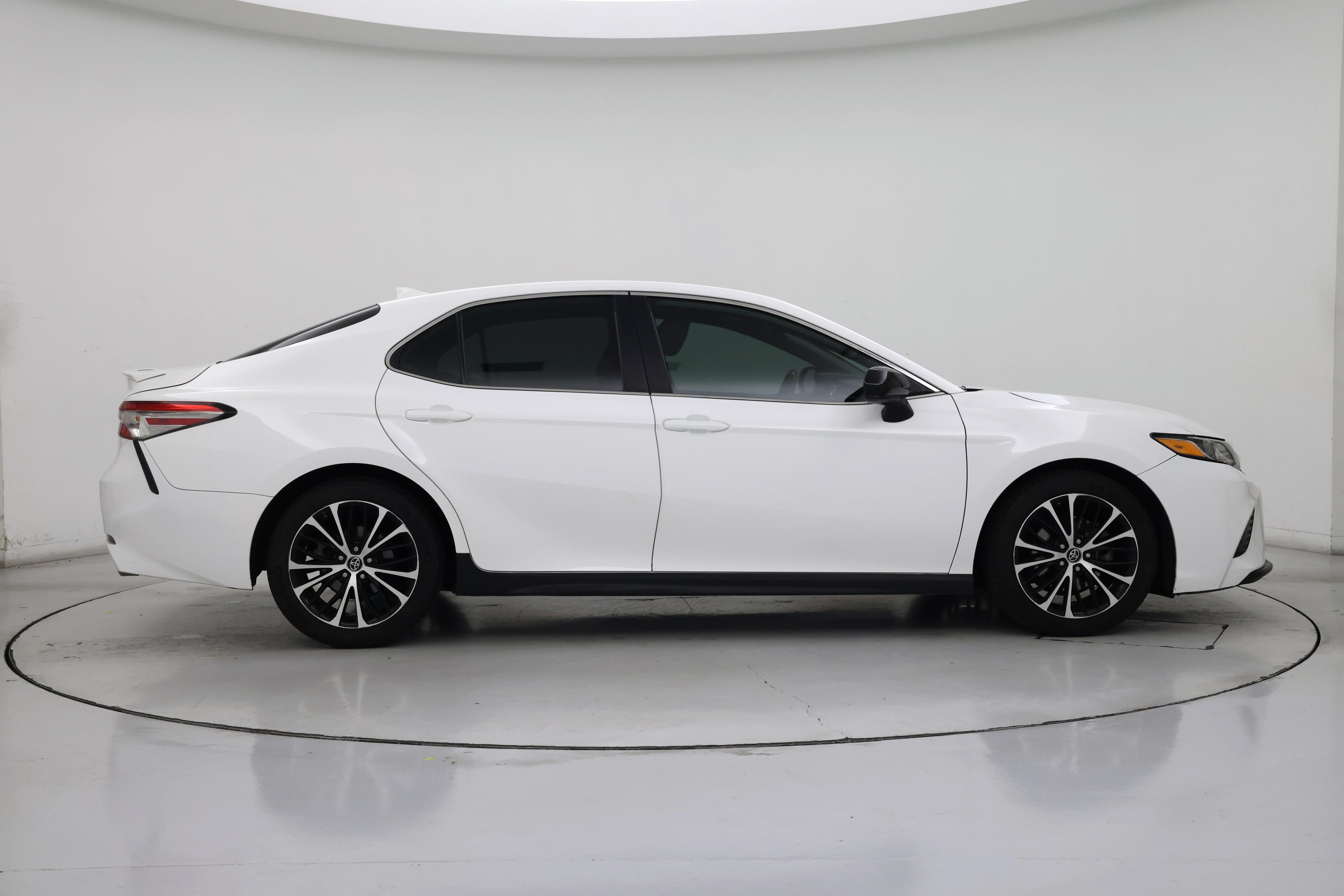Thumbnail: 2019 Toyota Camry - 7