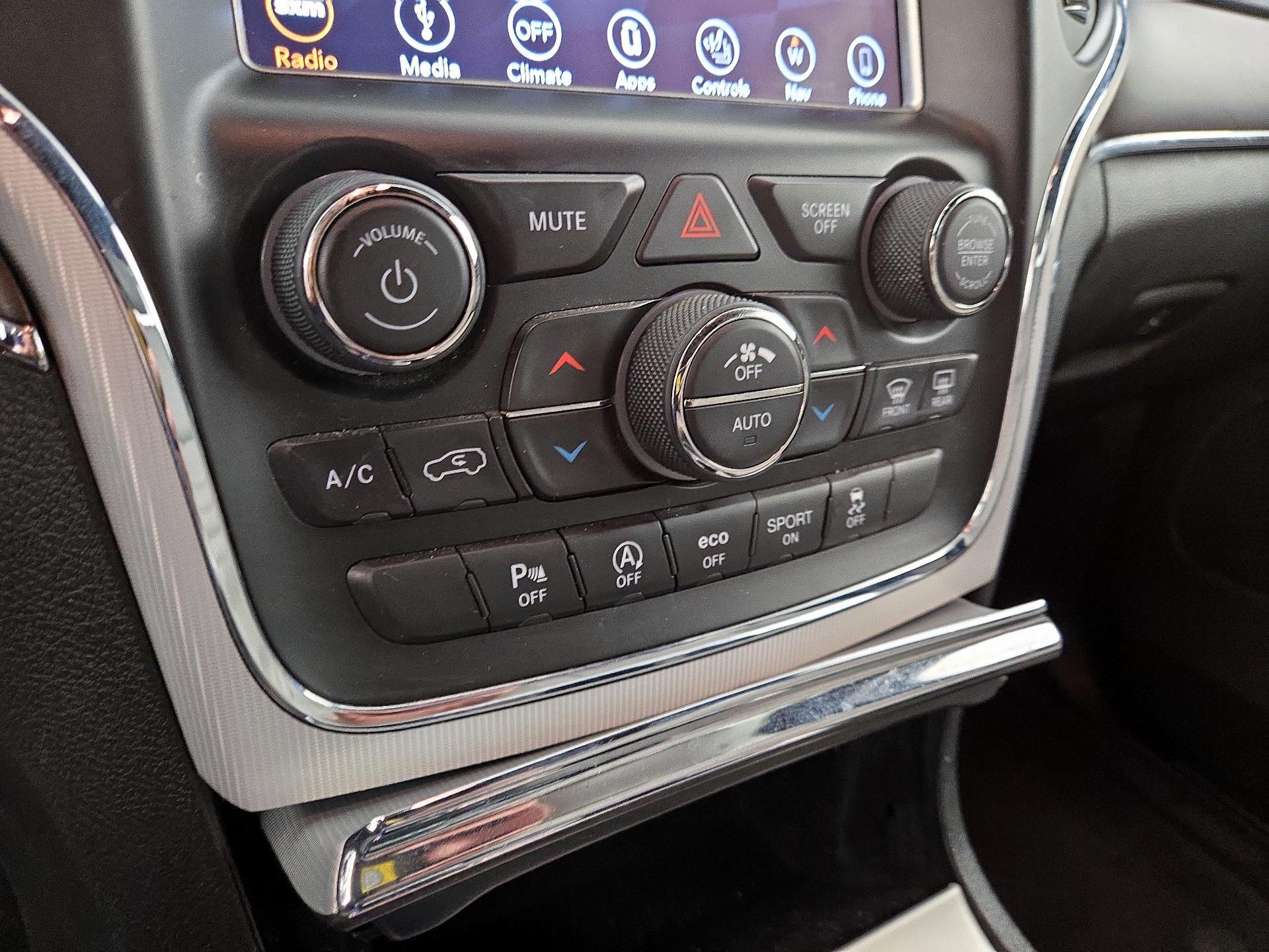 Thumbnail: 2018 Jeep Grand Cherokee - 16