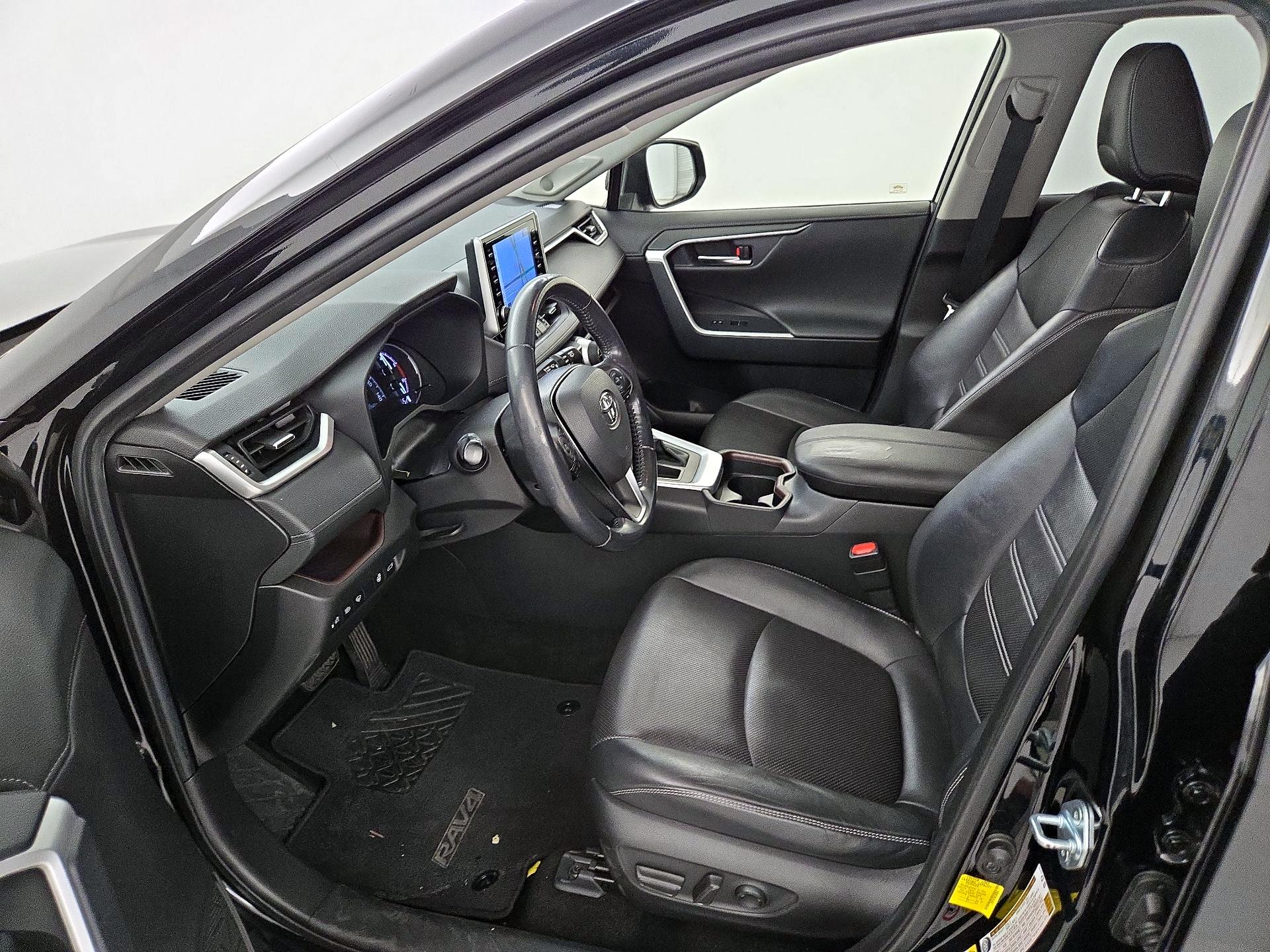 Thumbnail: 2019 Toyota RAV4 - 11