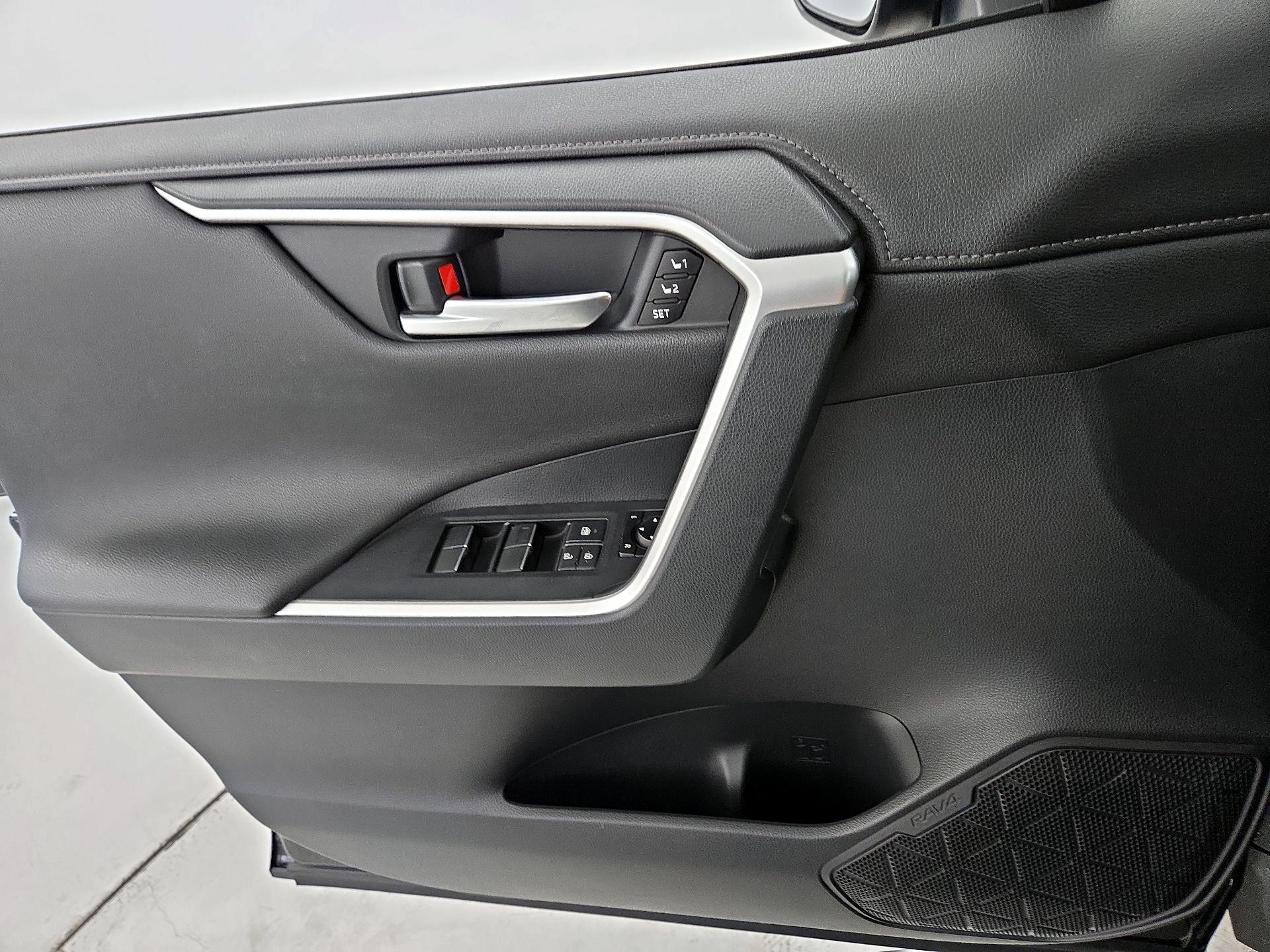 Thumbnail: 2019 Toyota RAV4 - 12