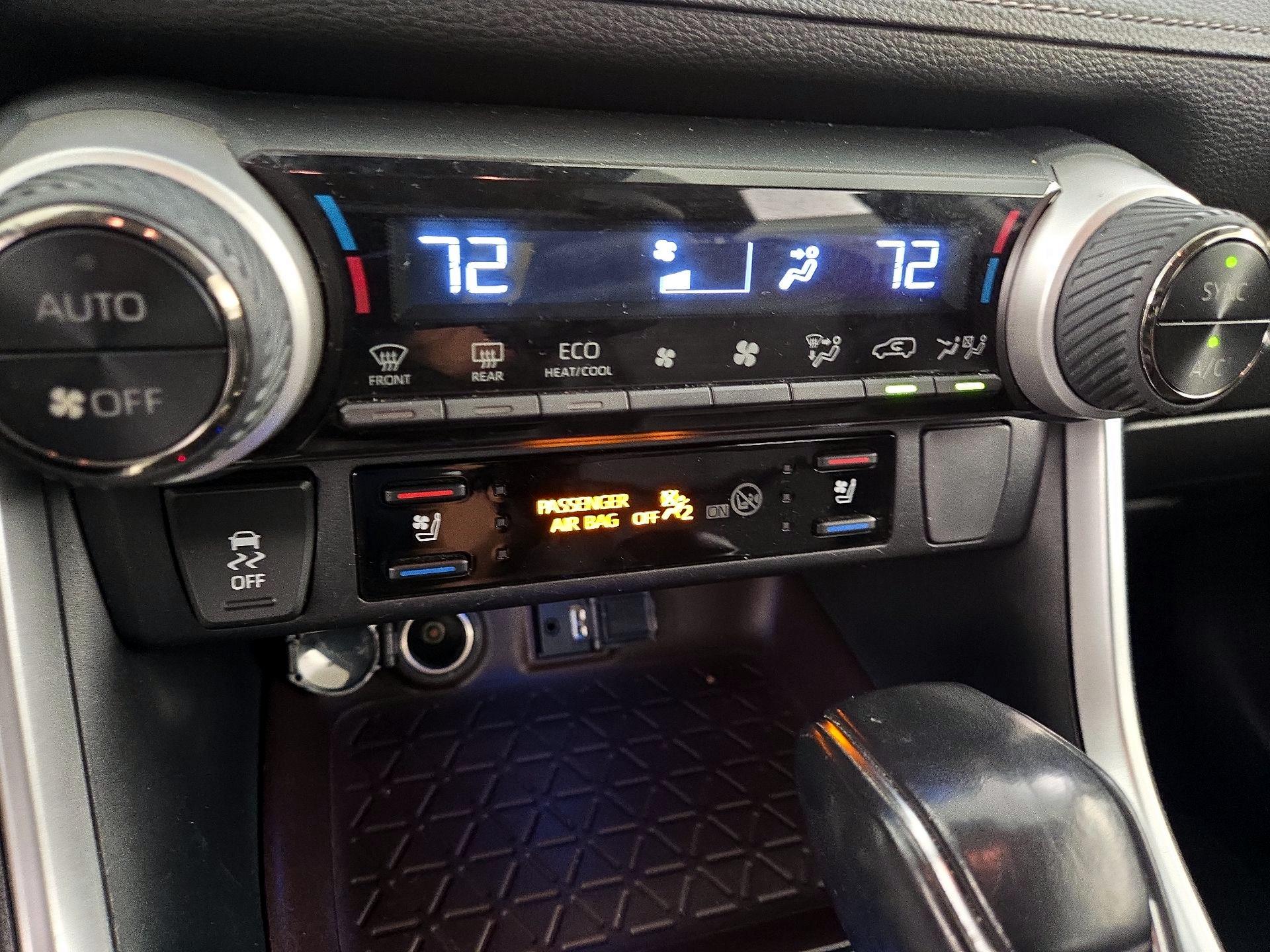 Thumbnail: 2019 Toyota RAV4 - 17