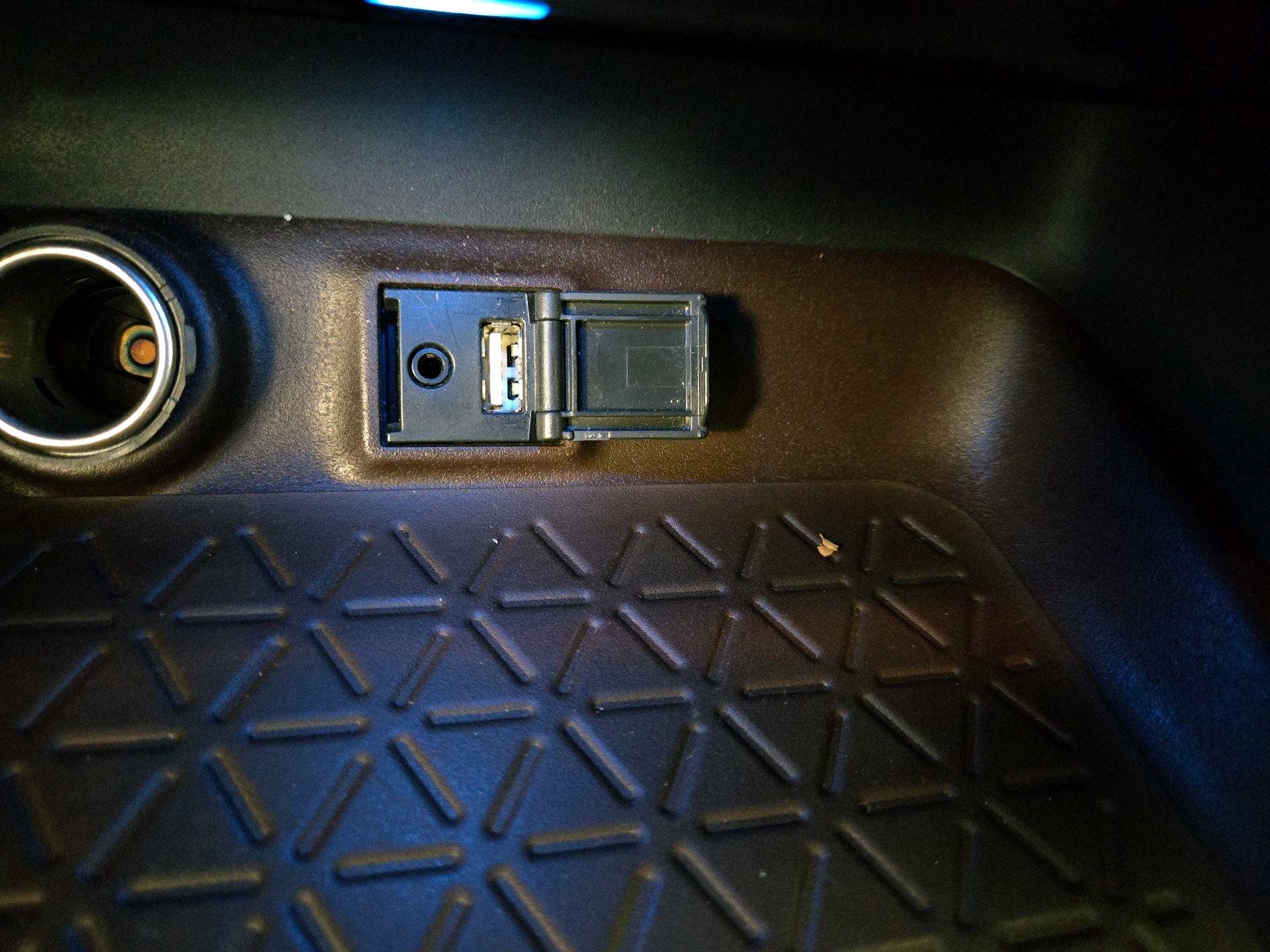 Thumbnail: 2019 Toyota RAV4 - 19