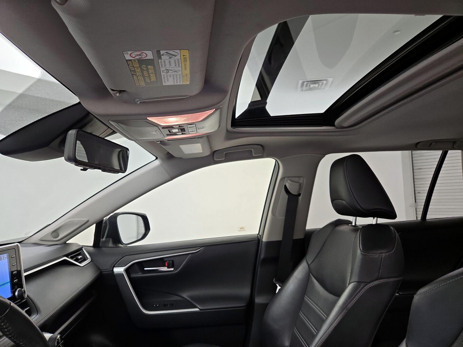 Thumbnail: 2019 Toyota RAV4 - 20