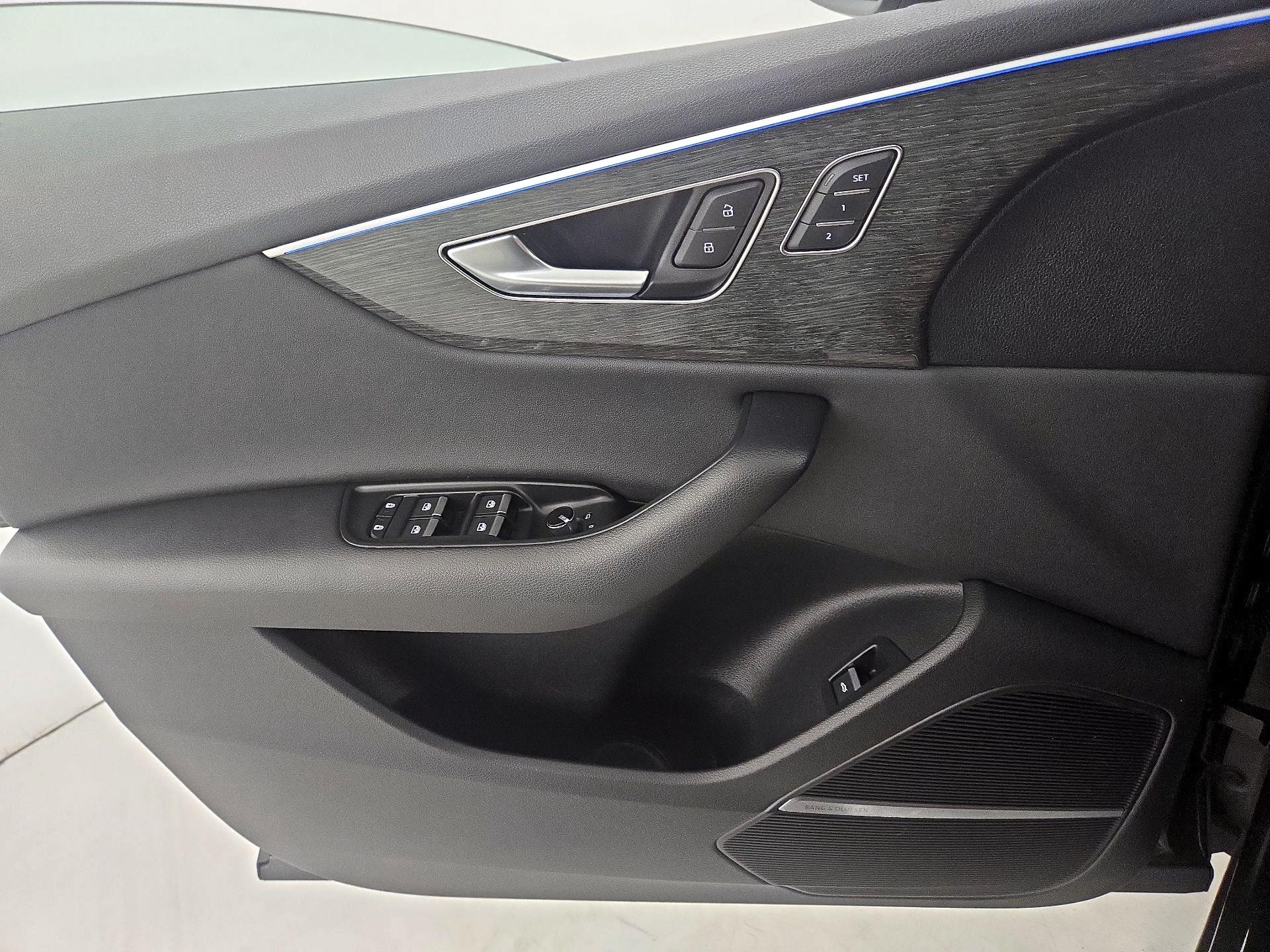 Thumbnail: 2019 Audi Q8 - 12