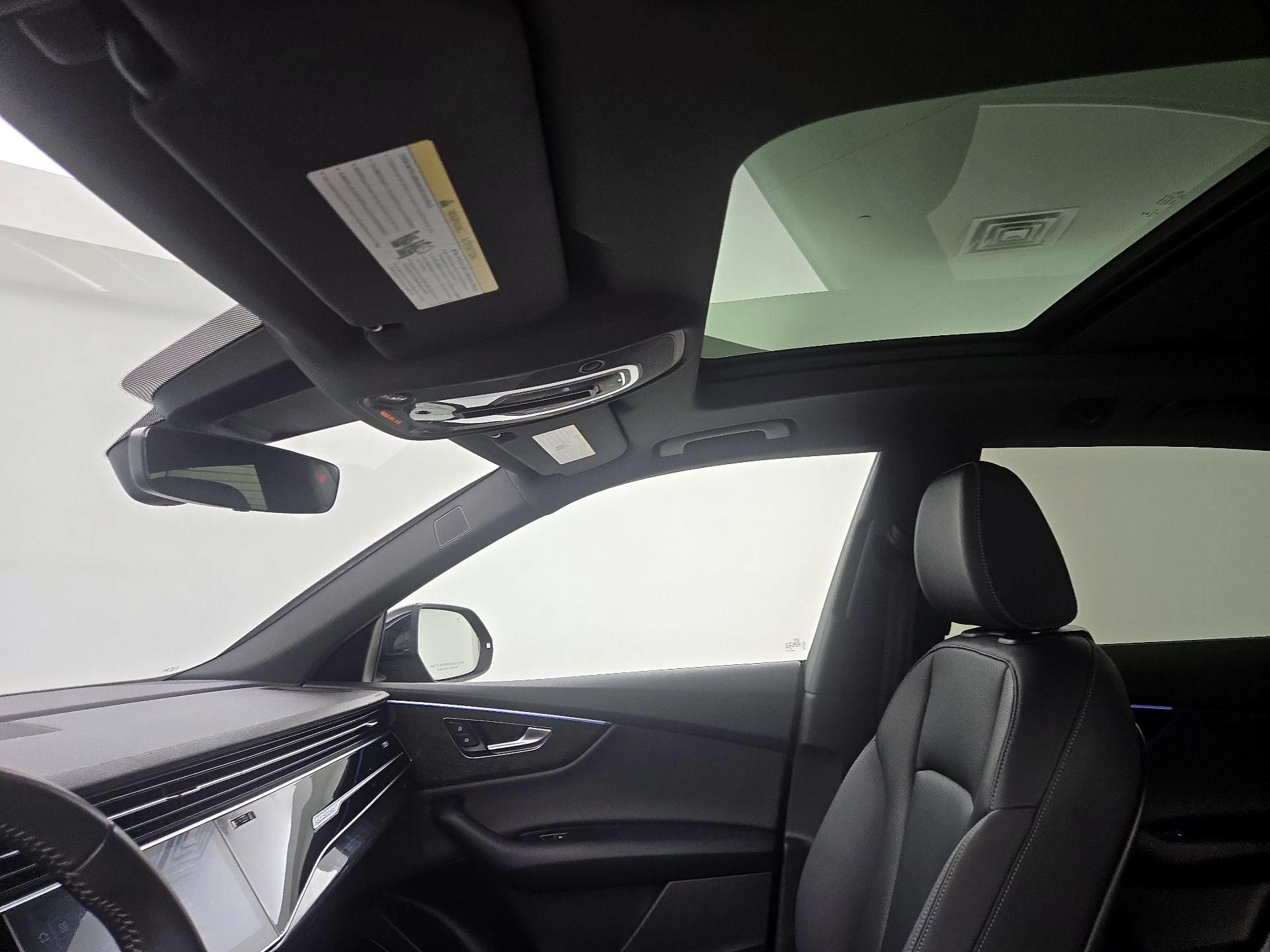 Thumbnail: 2019 Audi Q8 - 20