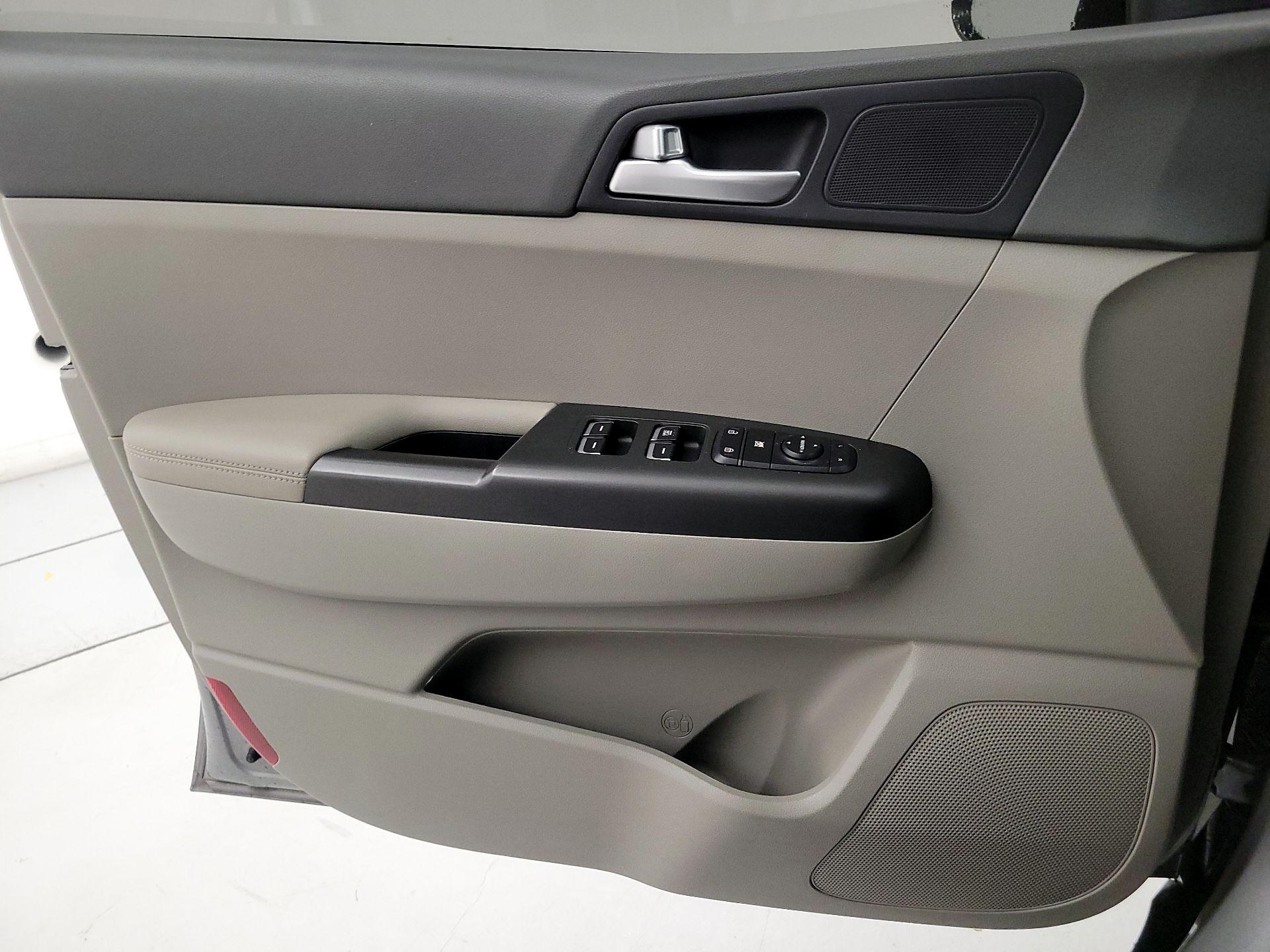 Thumbnail: 2019 Kia Sportage - 12