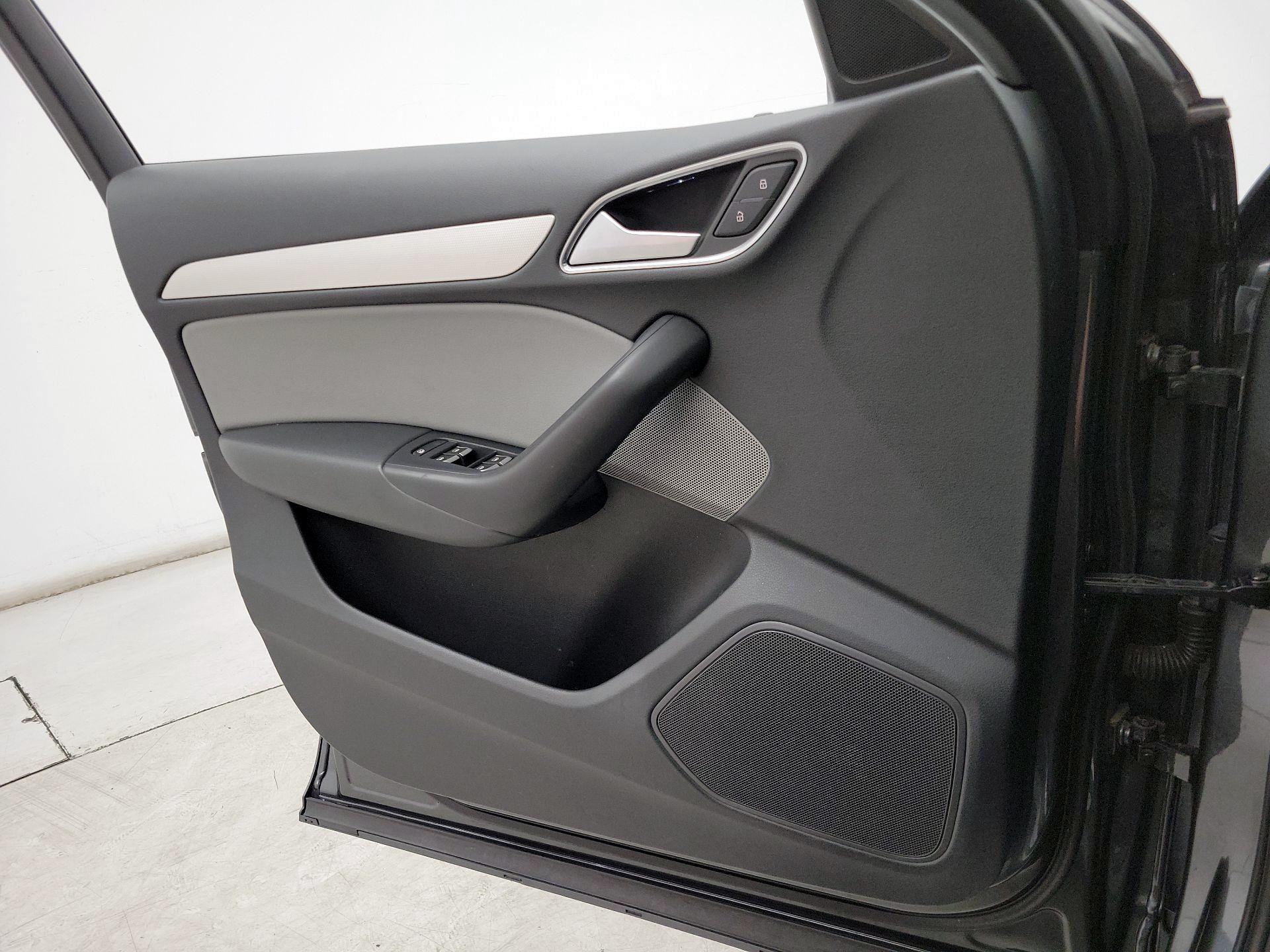 Thumbnail: 2018 Audi Q3 - 12