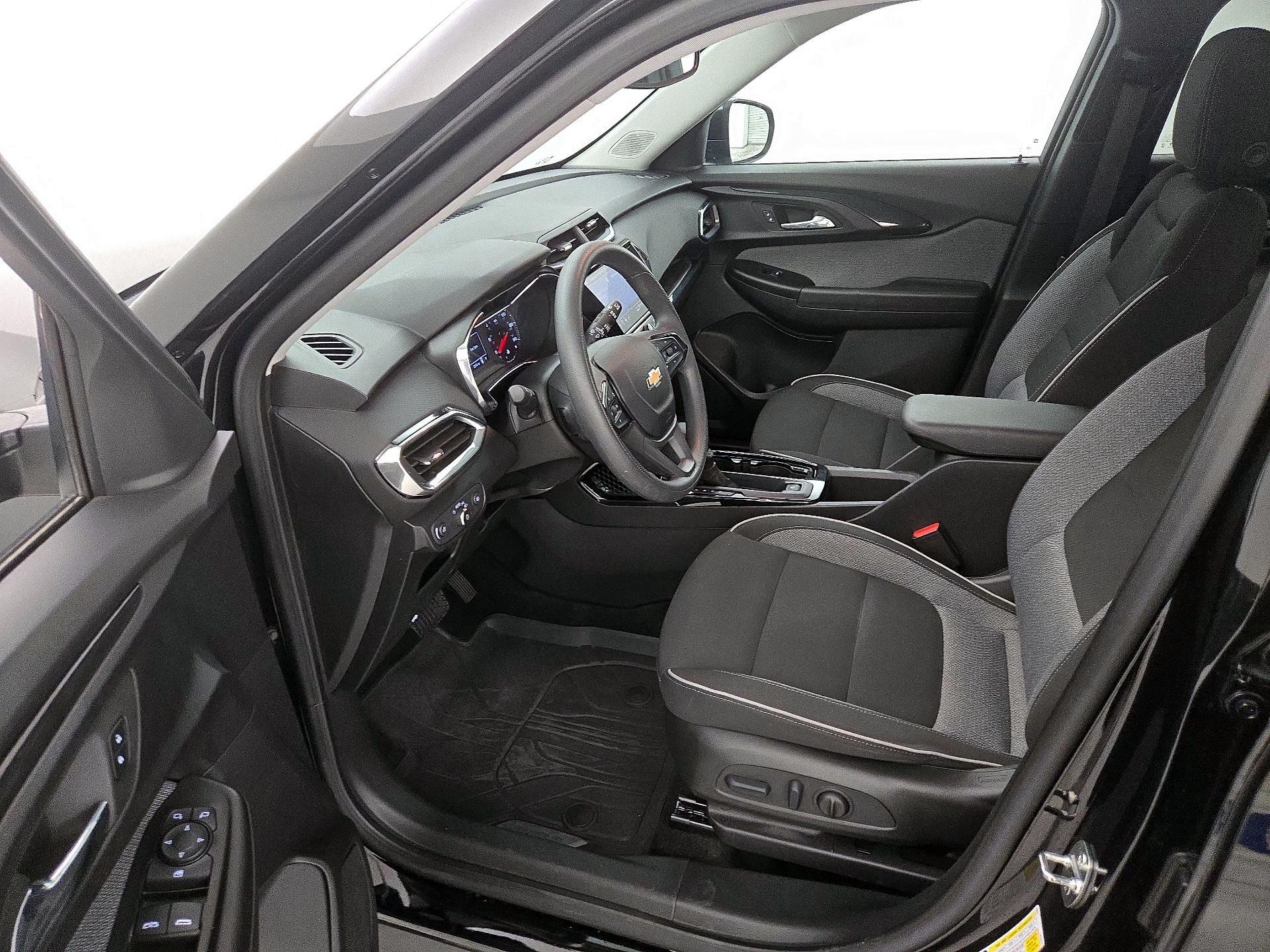 Thumbnail: 2023 Chevrolet TrailBlazer - 11