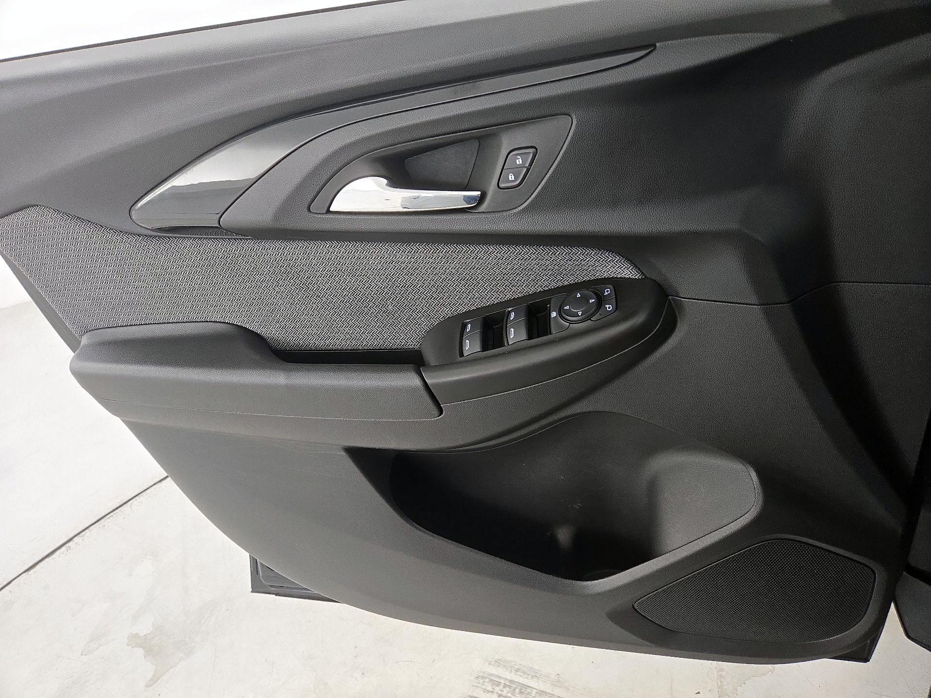 Thumbnail: 2023 Chevrolet TrailBlazer - 12