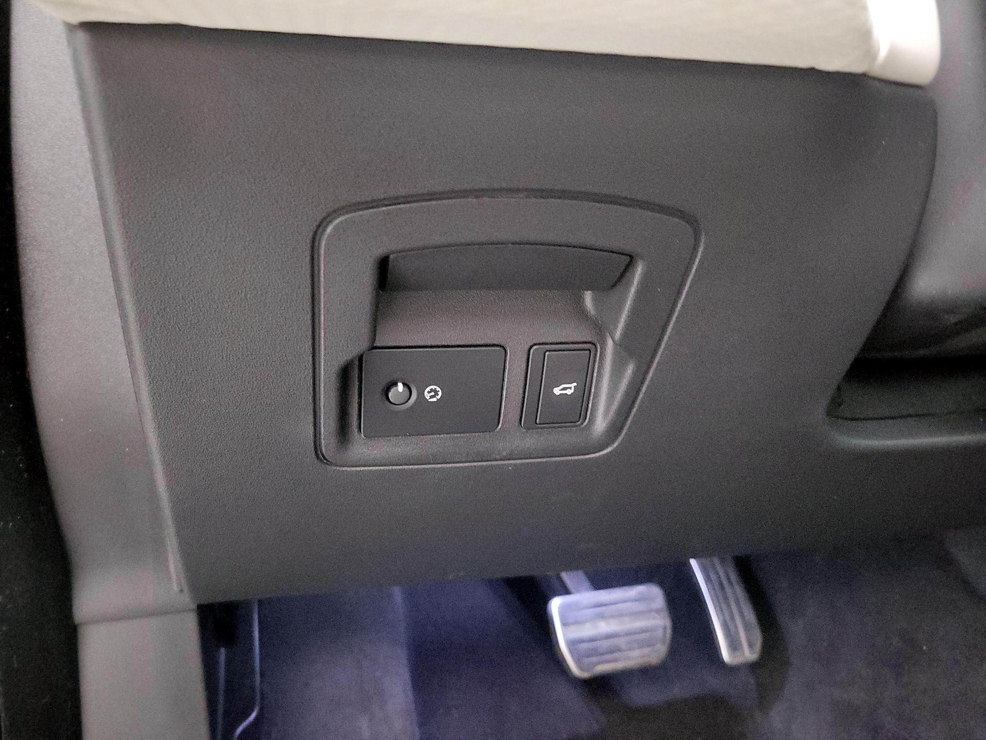 Thumbnail: 2023 Land Rover Range Rover Velar - 13