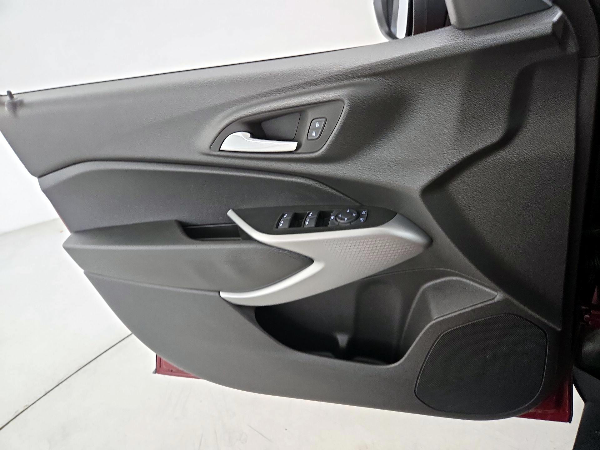 Thumbnail: 2025 Chevrolet Trax - 12