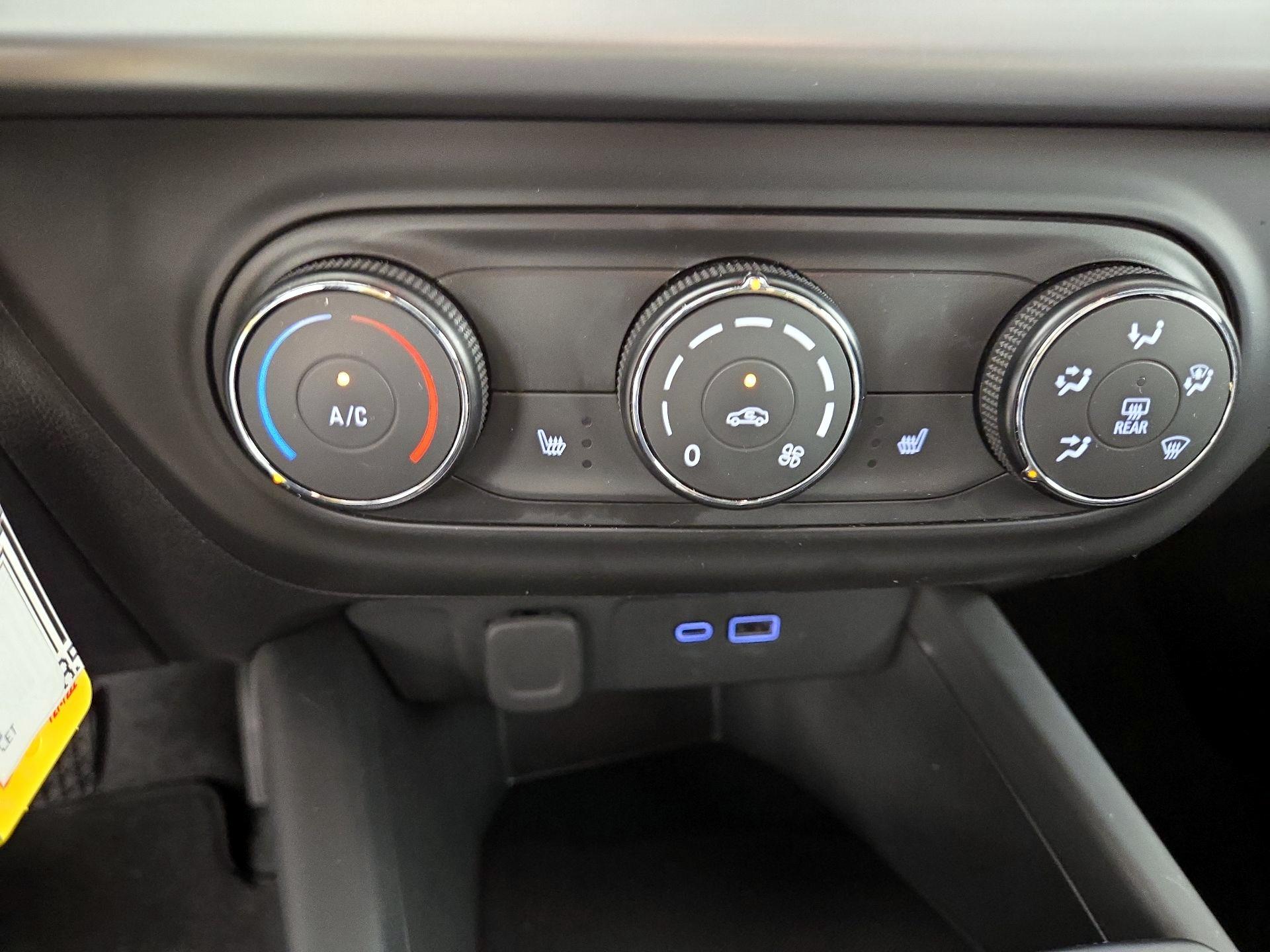 Thumbnail: 2025 Chevrolet Trax - 16