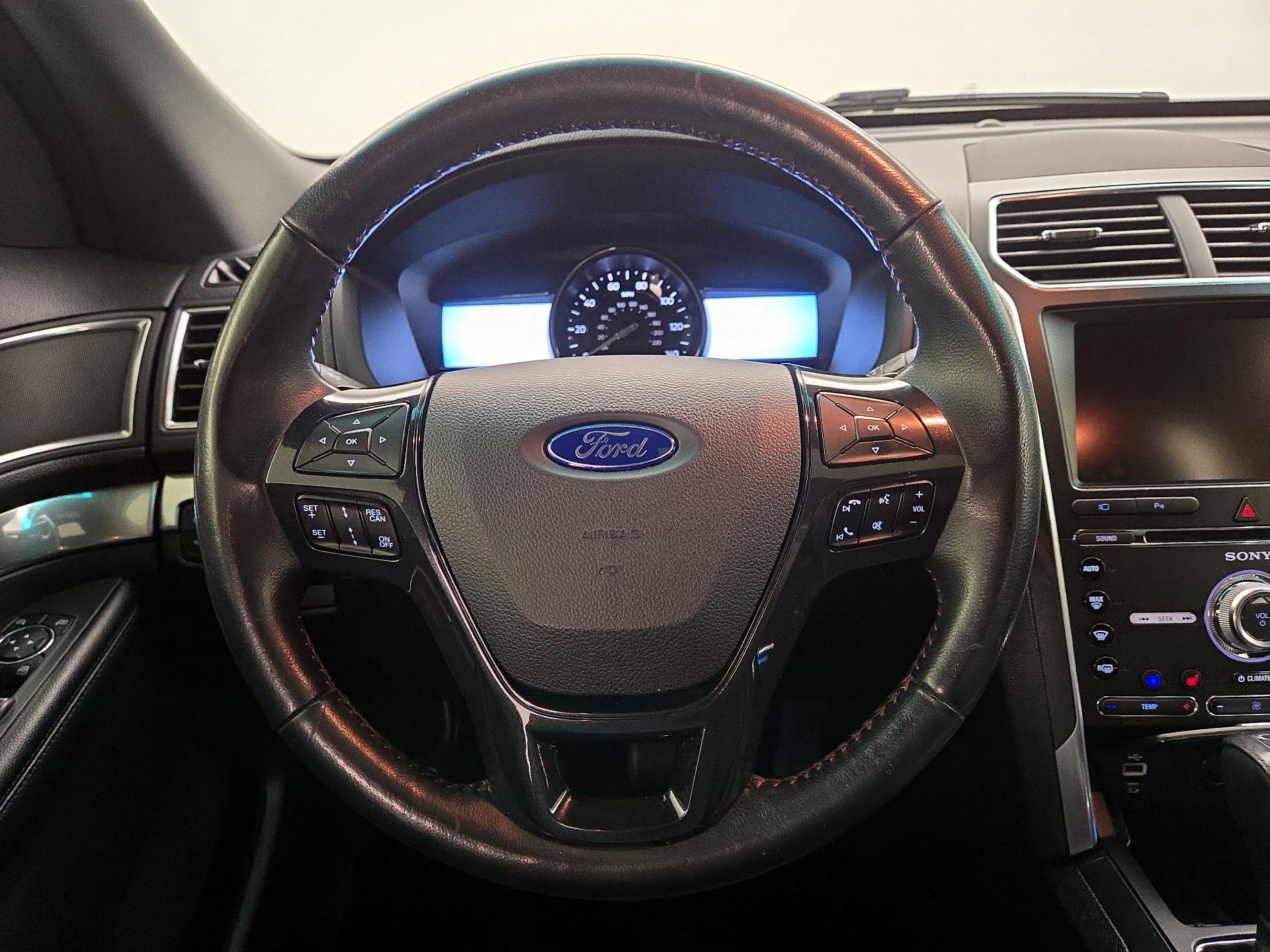 Thumbnail: 2016 Ford Explorer - 10