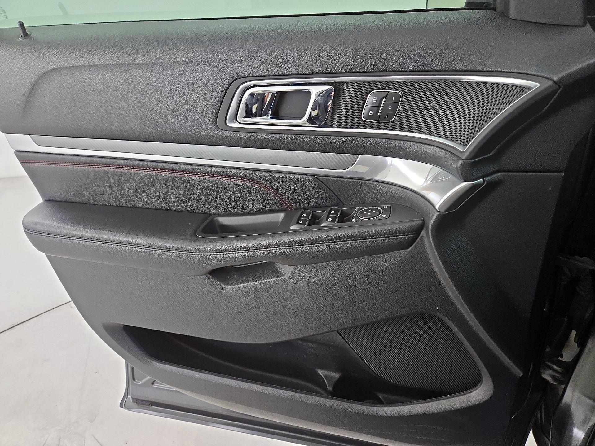 Thumbnail: 2016 Ford Explorer - 12