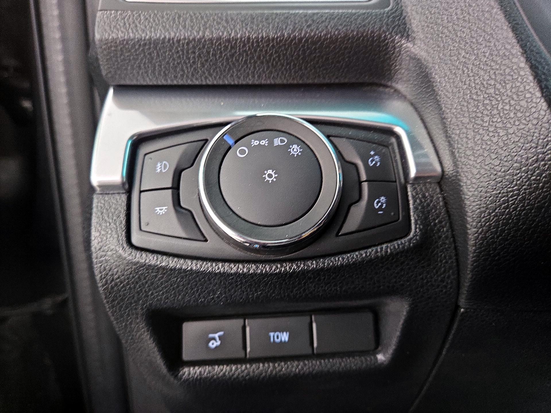 Thumbnail: 2016 Ford Explorer - 13