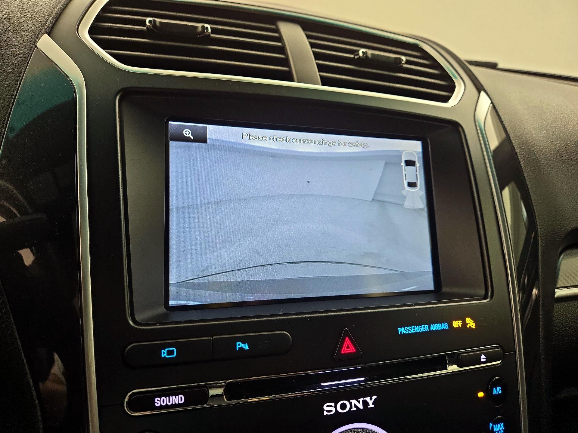 Thumbnail: 2016 Ford Explorer - 14