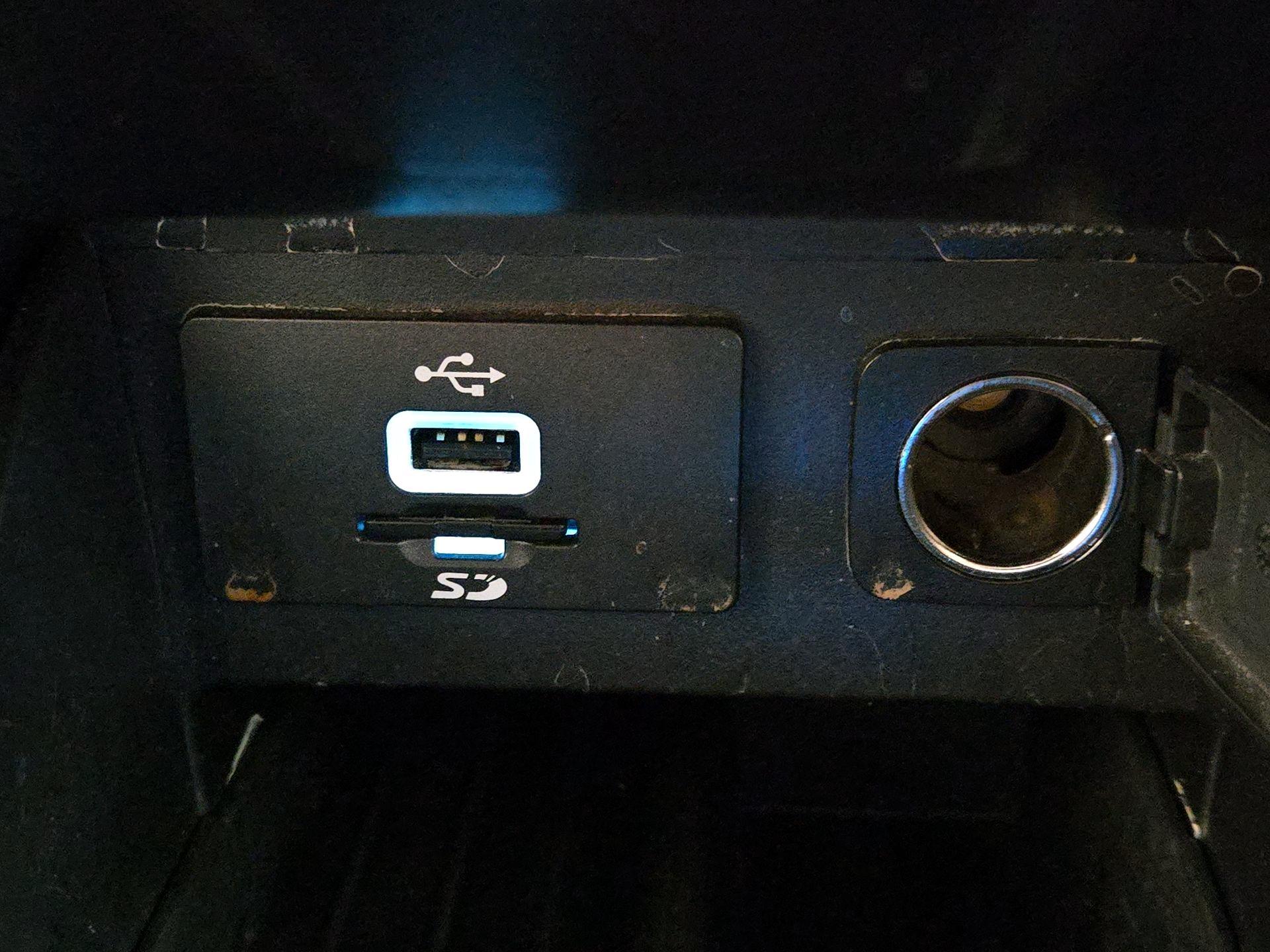 Thumbnail: 2016 Ford Explorer - 18