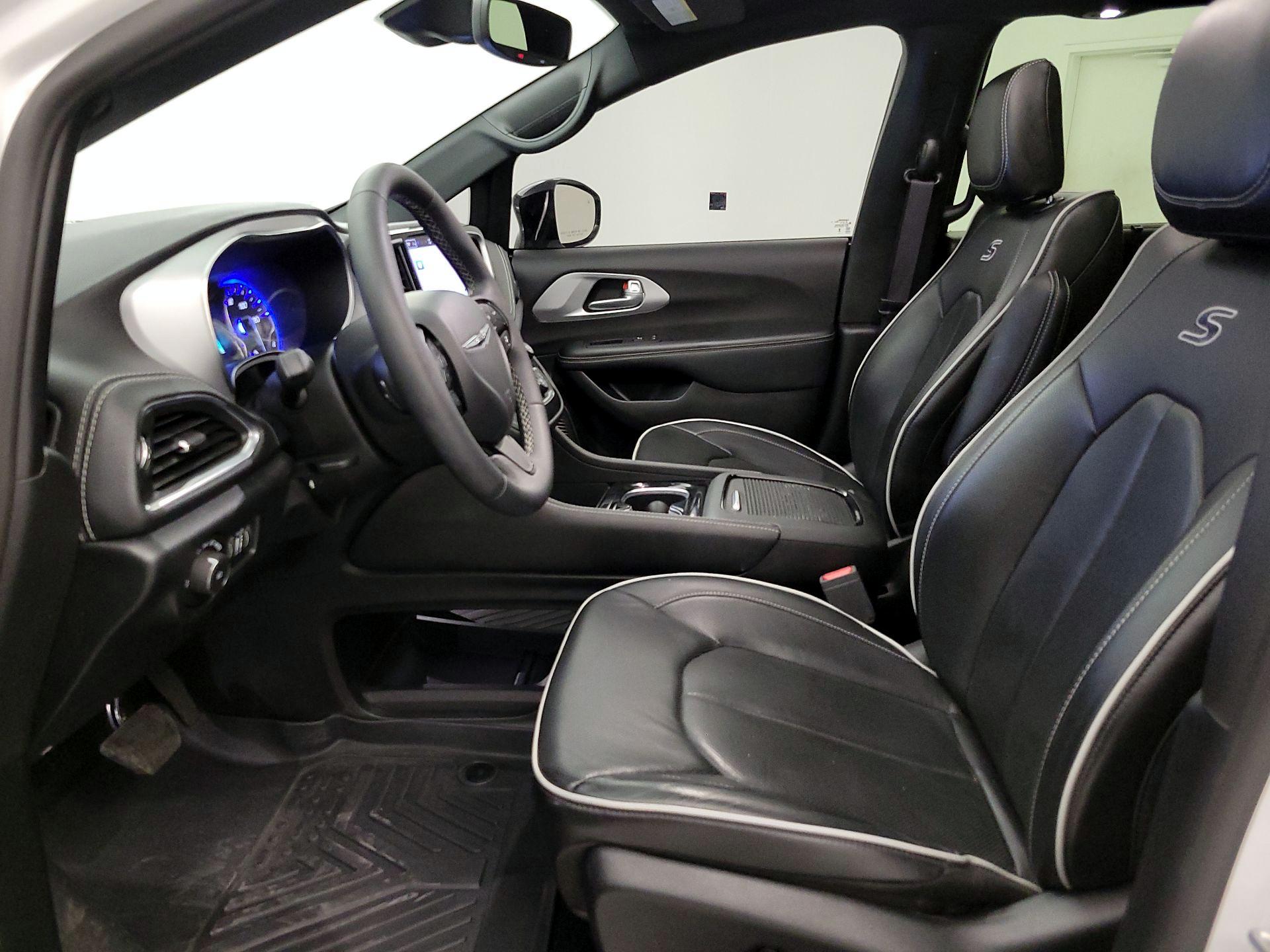 Thumbnail: 2025 Chrysler Pacifica - 11