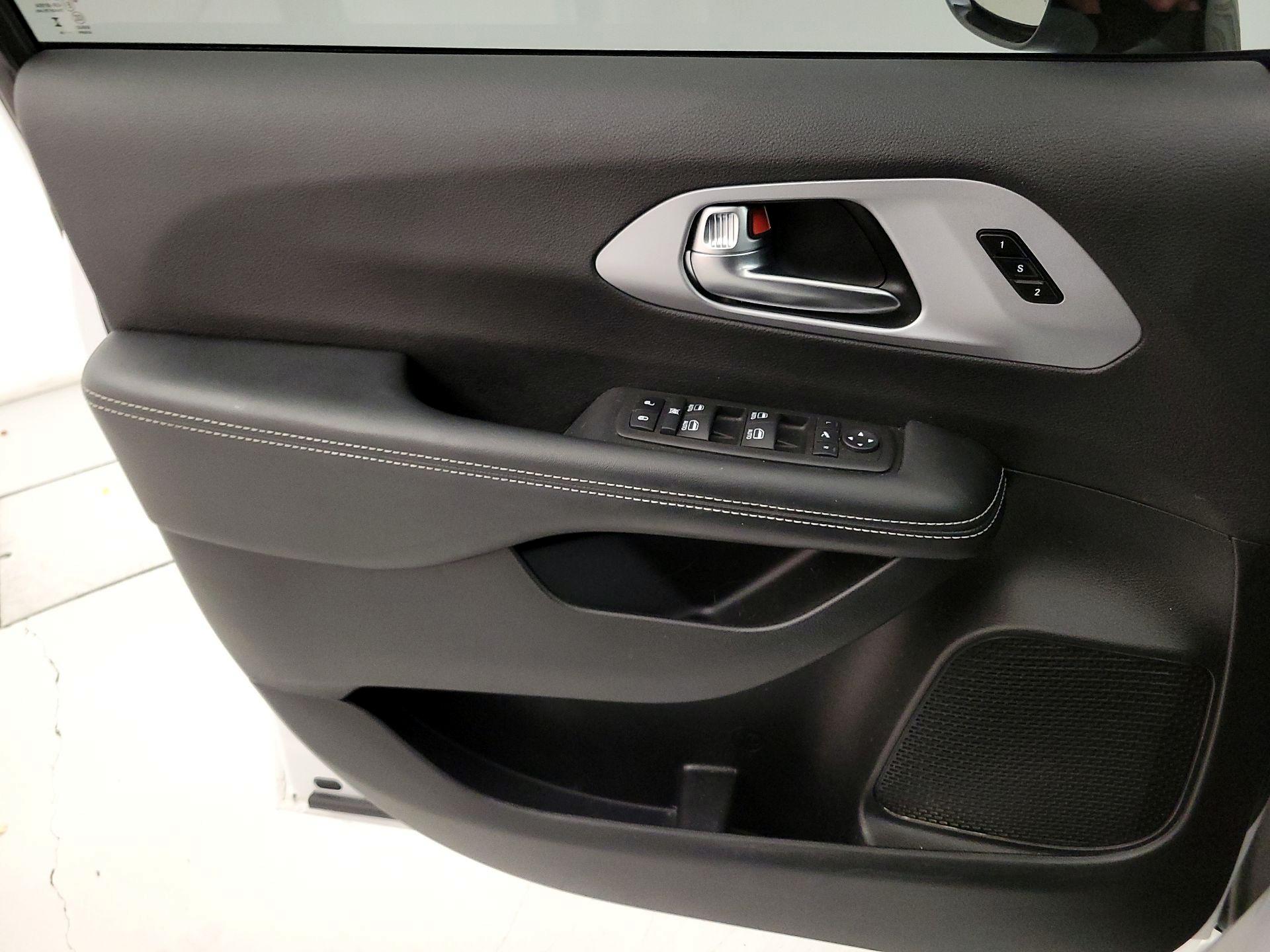 Thumbnail: 2025 Chrysler Pacifica - 12