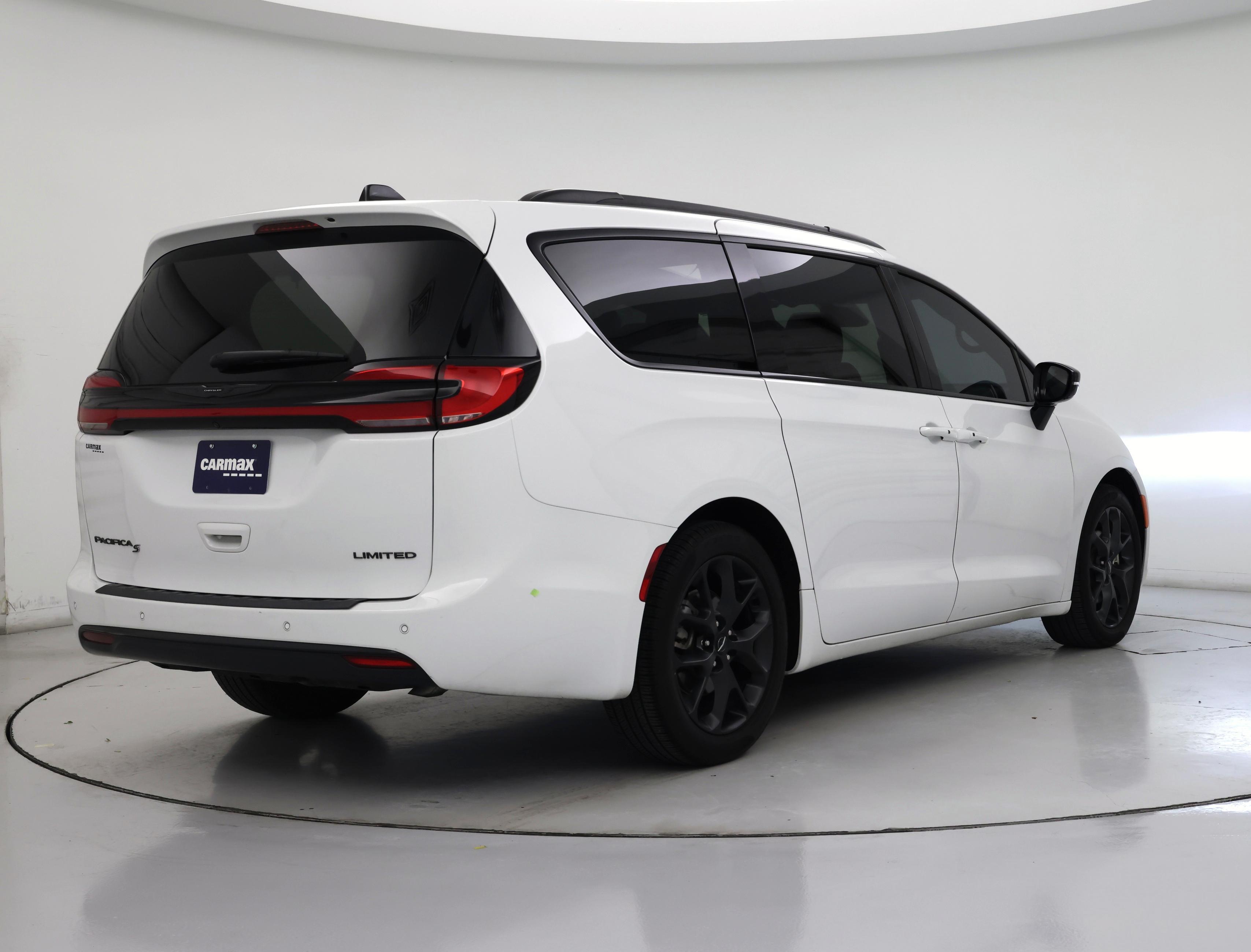 Thumbnail: 2025 Chrysler Pacifica - 8