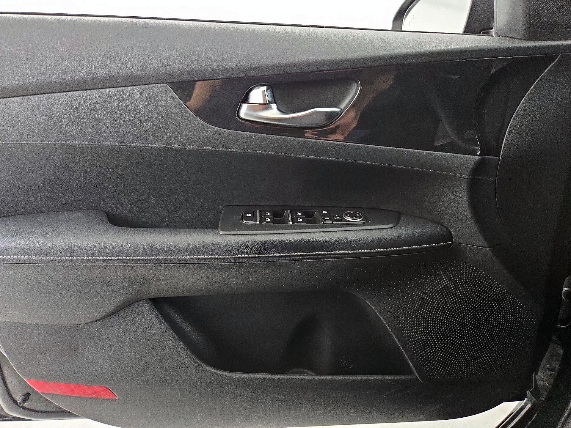 Thumbnail: 2023 Kia Forte - 12