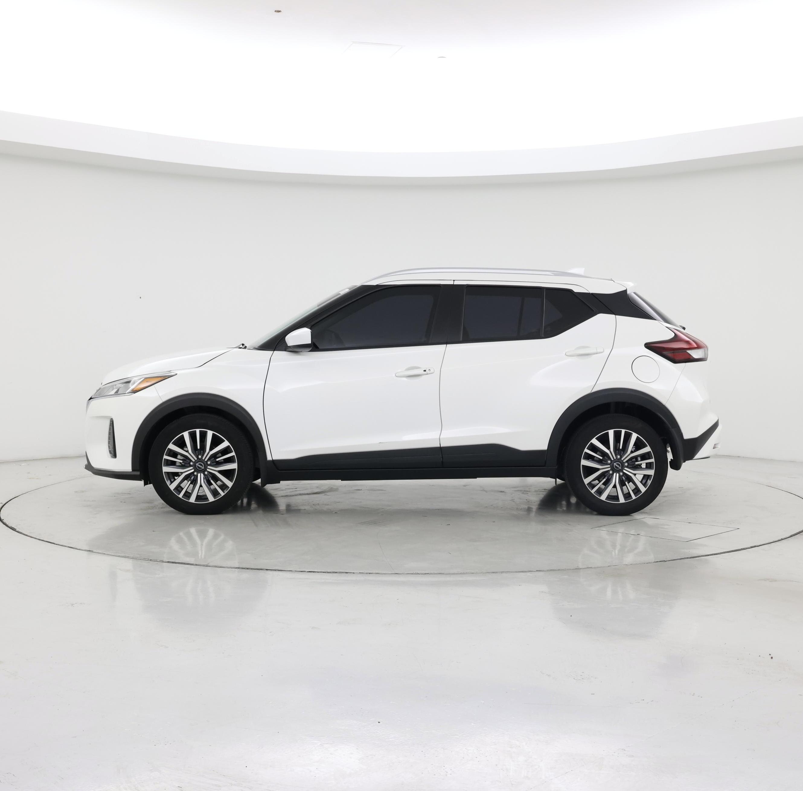 Thumbnail: 2023 Nissan Kicks - 3