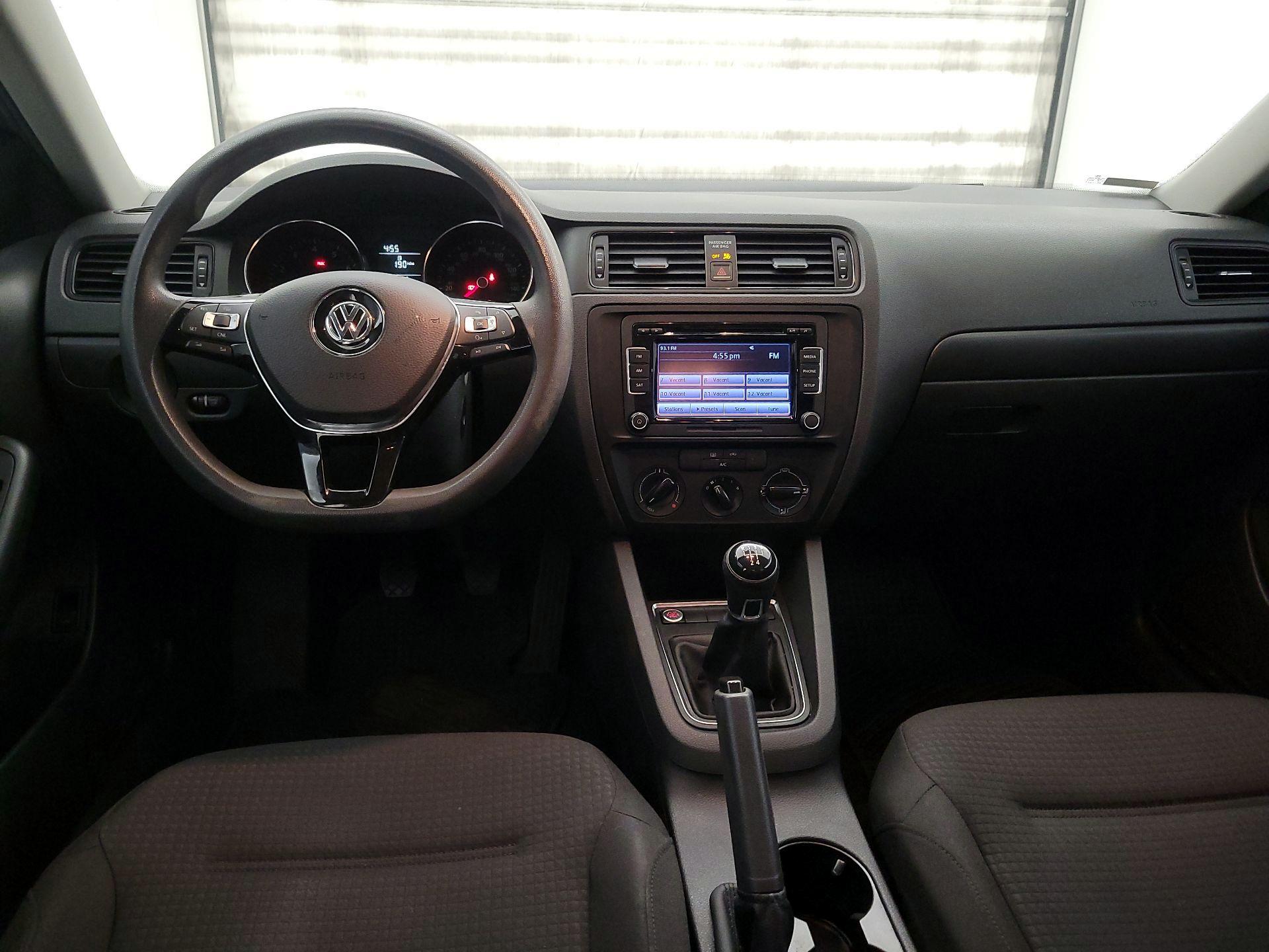 Thumbnail: 2015 Volkswagen Jetta - 9