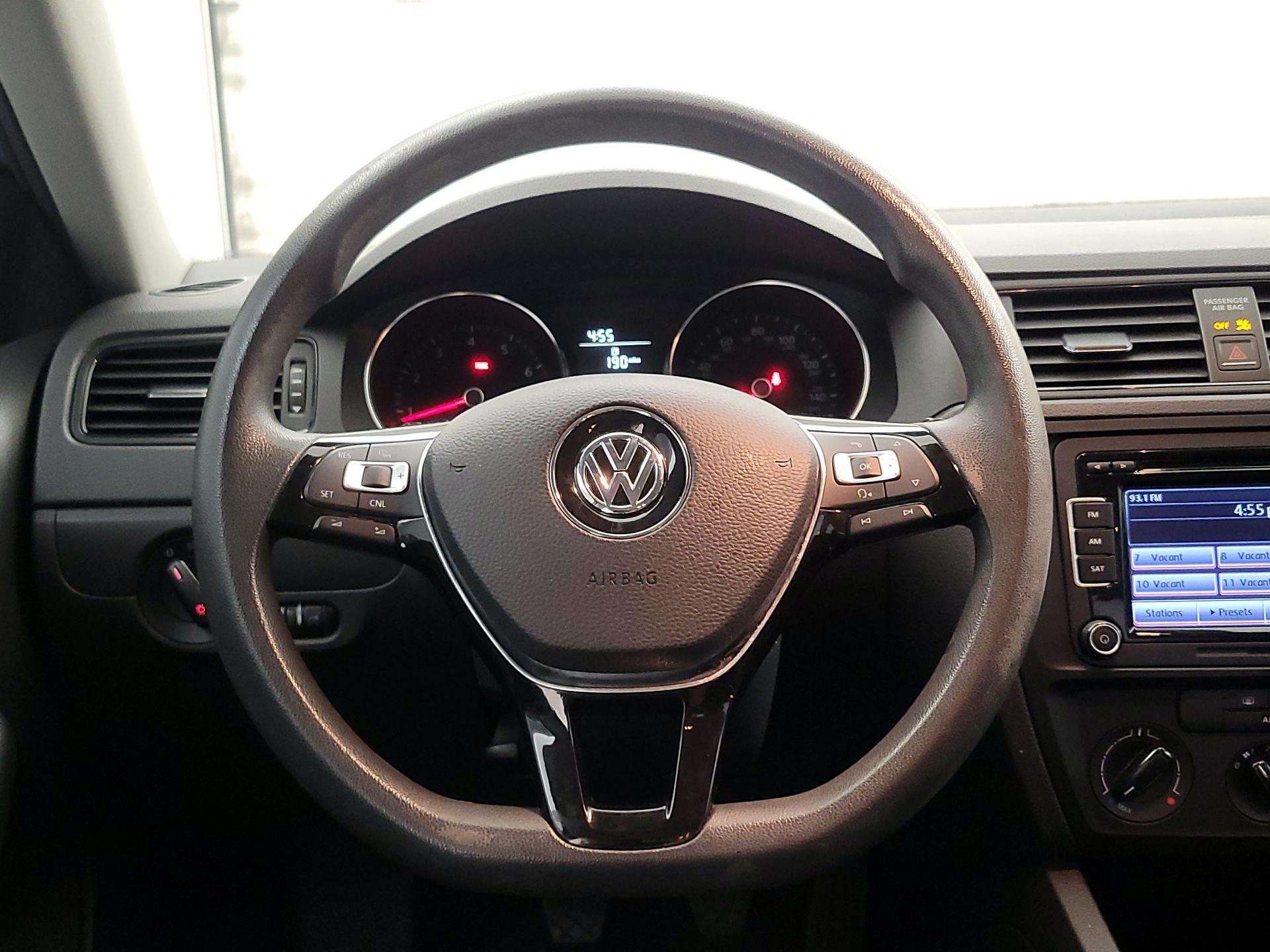 Thumbnail: 2015 Volkswagen Jetta - 10