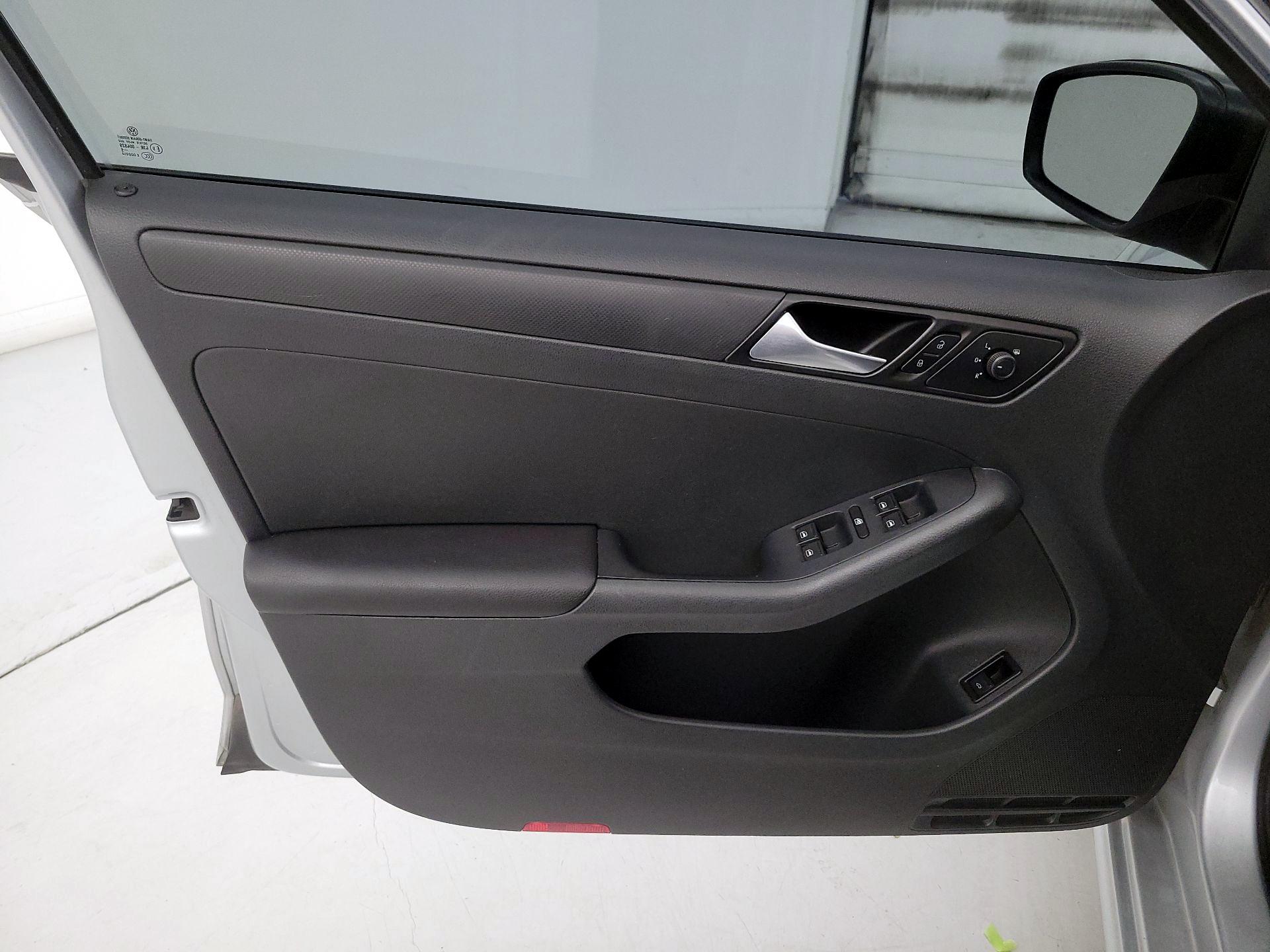 Thumbnail: 2015 Volkswagen Jetta - 12